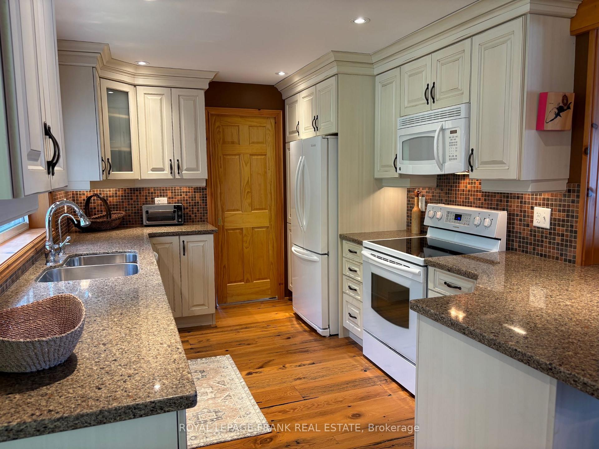Photo 15 of 1786 South Bayshore Road E, Douro-Dummer — HOMEH