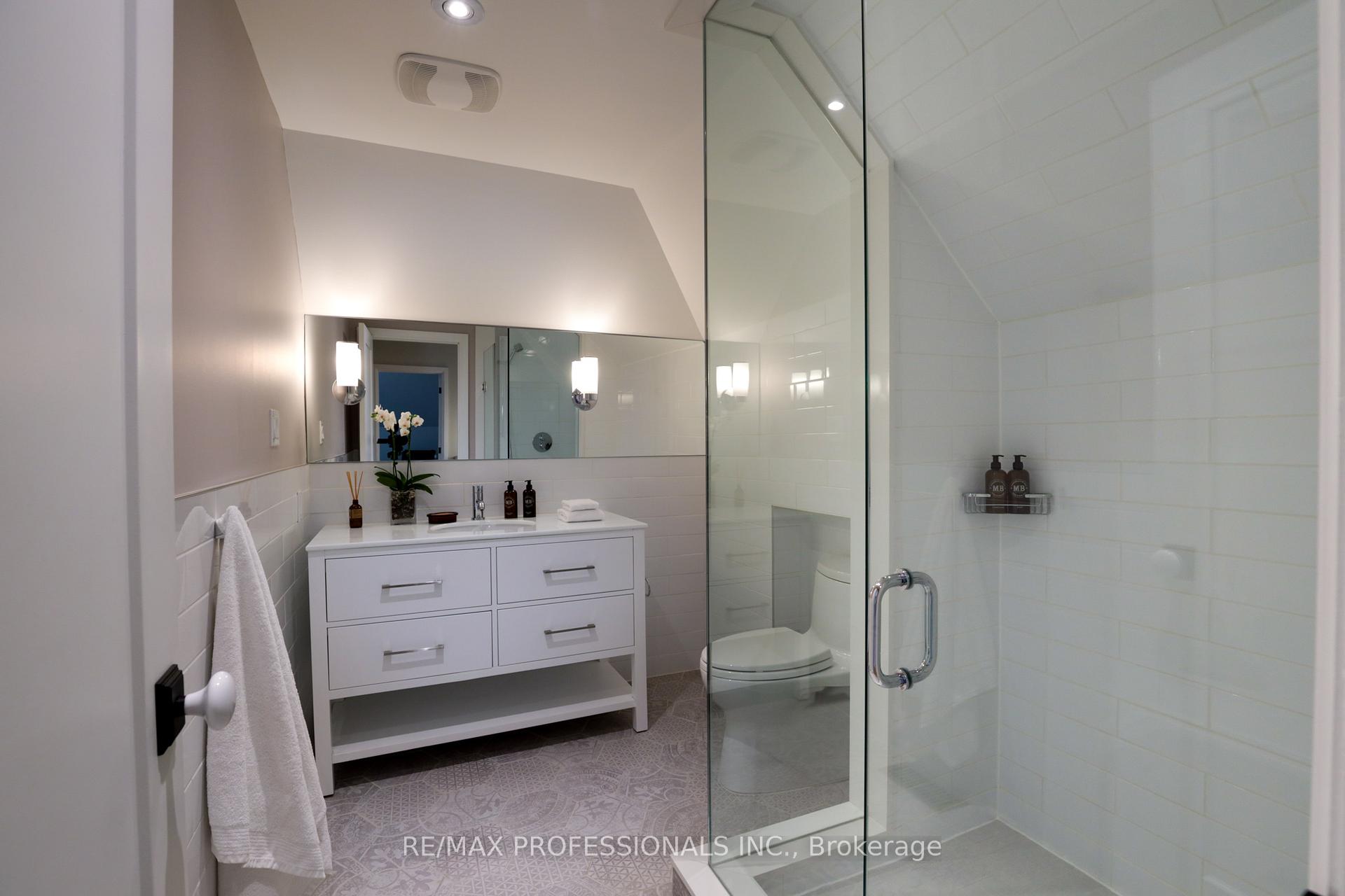 Photo 2 of 133 Browning Avenue, Toronto, Playter Estates-Danforth — HOMEH