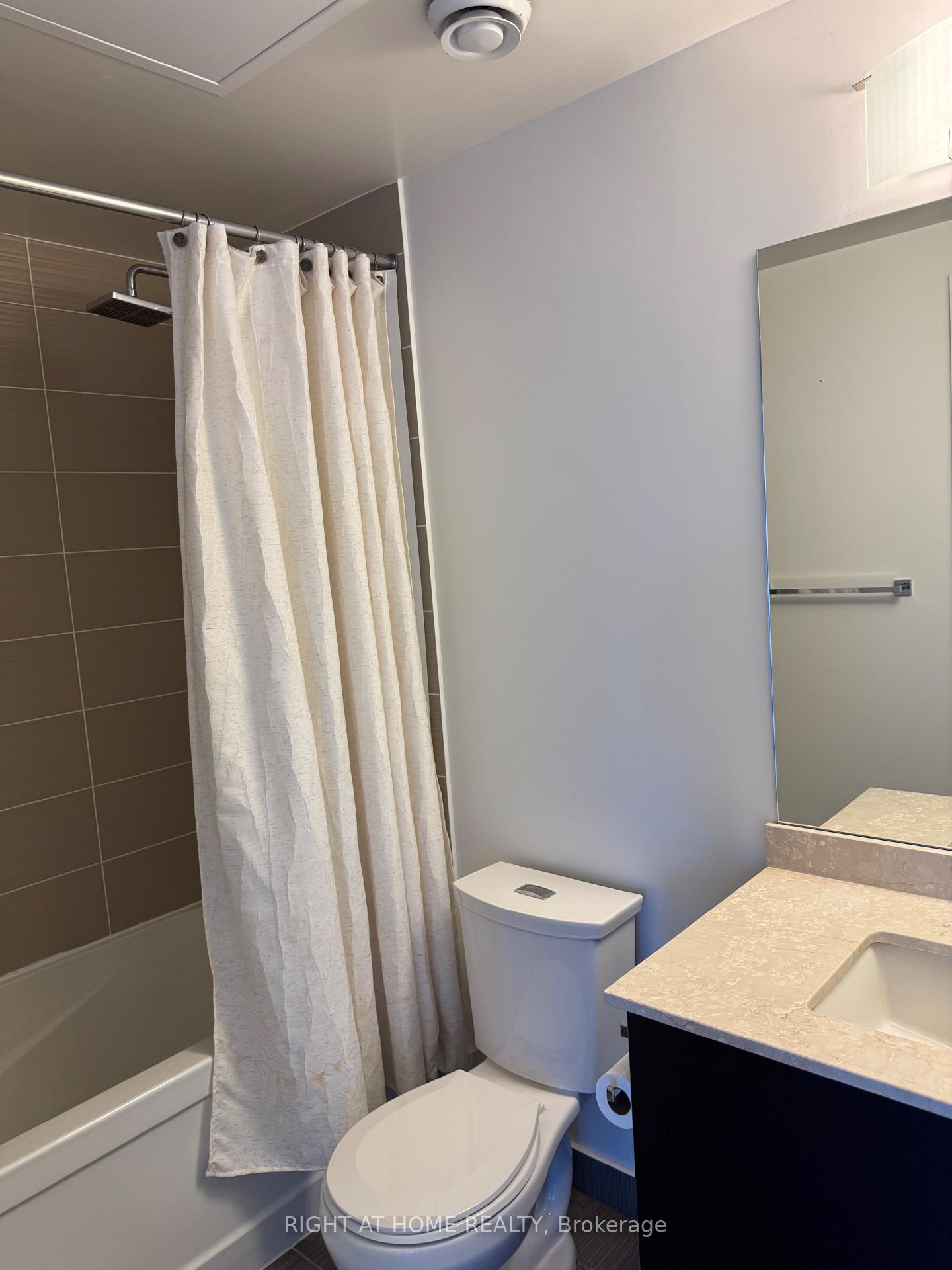 Photo 11 of Unit 1901, 7165 Yonge Street E, Markham, Thornhill — HOMEH
