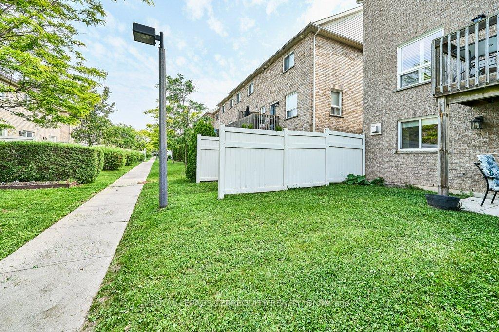 Photo 4 of Unit 65, 1129 Ormond Drive, Oshawa, Samac — HOMEH