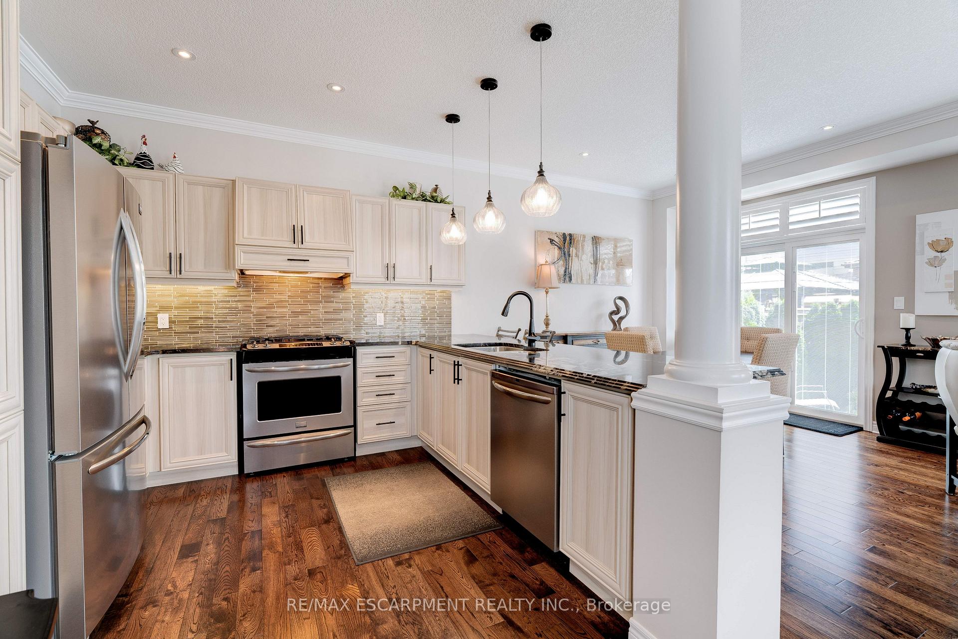 Photo 14 of 2 Celestial Crescent, Hamilton, Rural Glanbrook — HOMEH