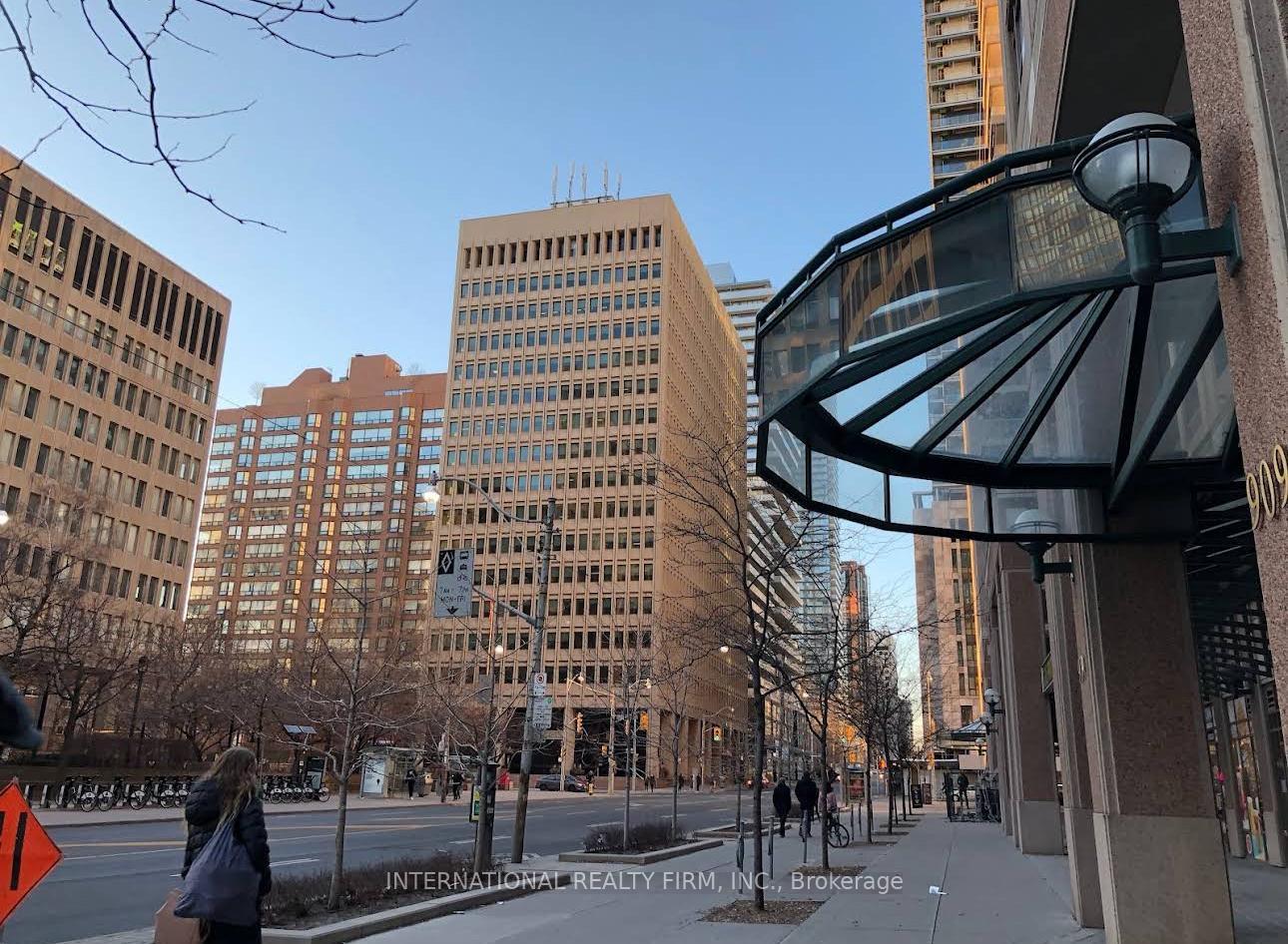 Photo 4 of Unit 912, 909 Bay Street, Toronto, Bay Street Corridor — HOMEH