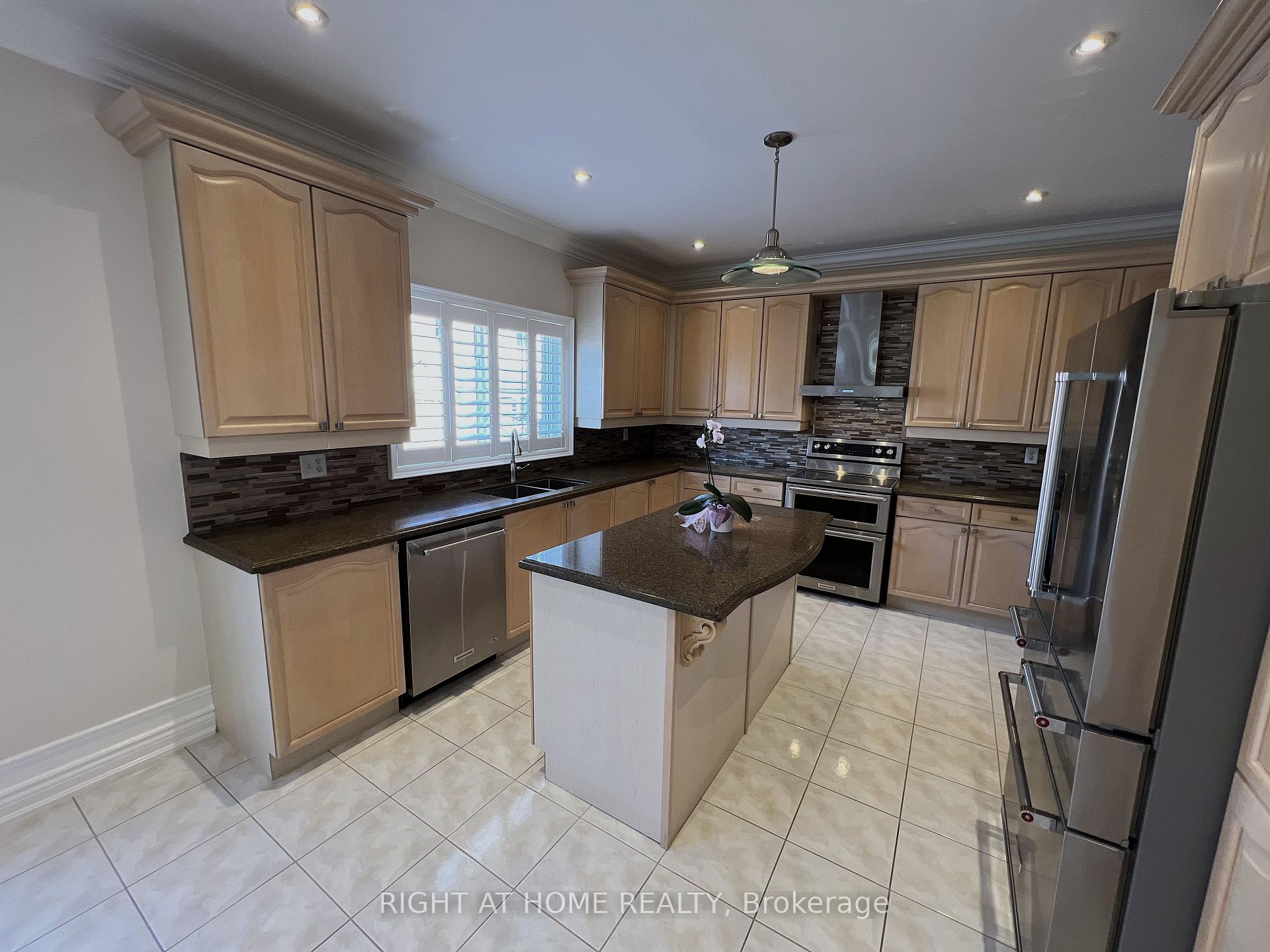 Photo 9 of 42 Williamson Drive W, Ajax, Northwest Ajax — HOMEH
