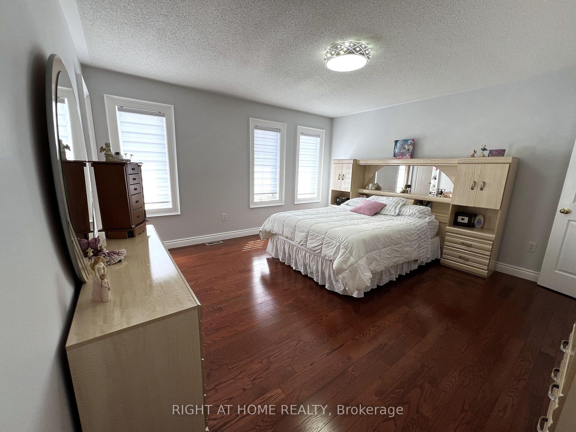 Photo 33 of 42 Williamson Drive W, Ajax, Northwest Ajax — HOMEH