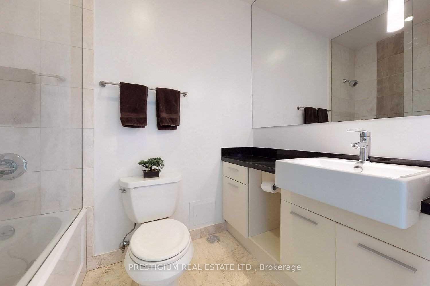 Photo 17 of Unit 1701, 770 Bay Street, Toronto, Bay Street Corridor — HOMEH
