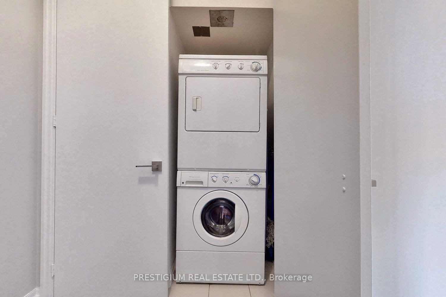 Photo 13 of Unit 1701, 770 Bay Street, Toronto, Bay Street Corridor — HOMEH