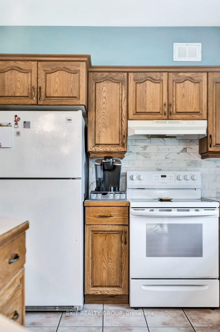 Photo 9 of 830 Huycks Point Road, Prince Edward County, Wellington — HOMEH