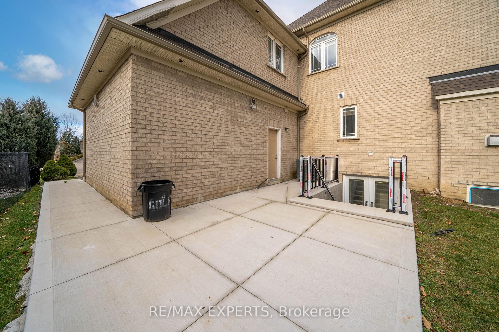 Photo 2 of Unit #BSMT, 15 Greystone Gate, Vaughan, Rural Vaughan — HOMEH