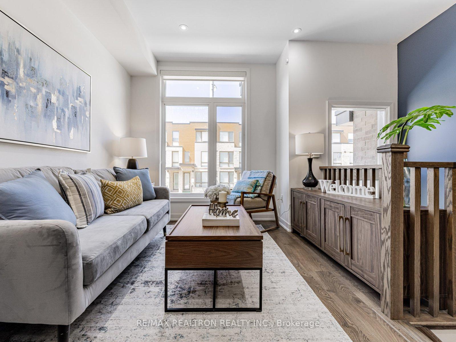 Photo 2 of 109 Green Gardens Boulevard, Toronto, Englemount-Lawrence — HOMEH