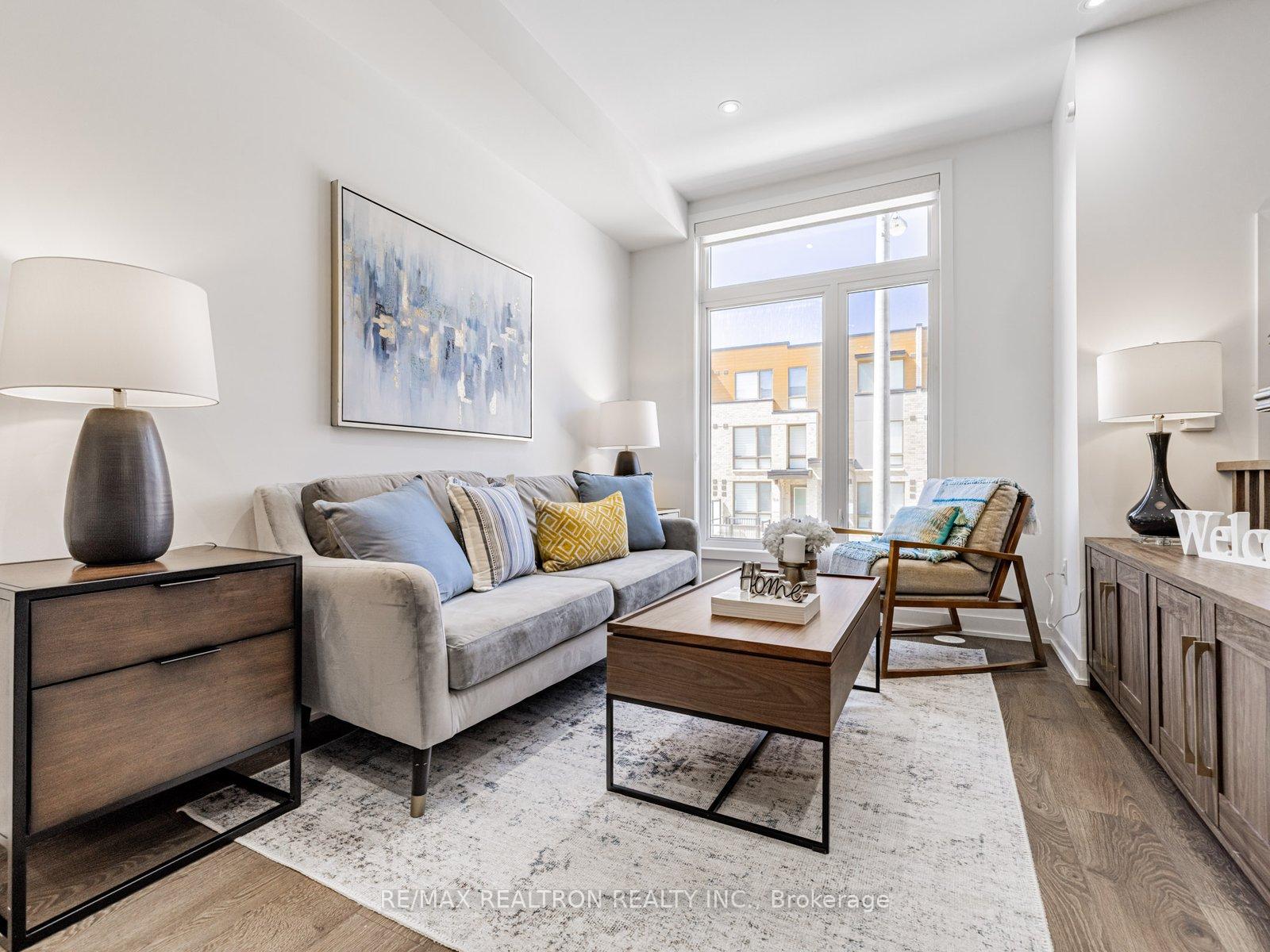 Photo 3 of 109 Green Gardens Boulevard, Toronto, Englemount-Lawrence — HOMEH