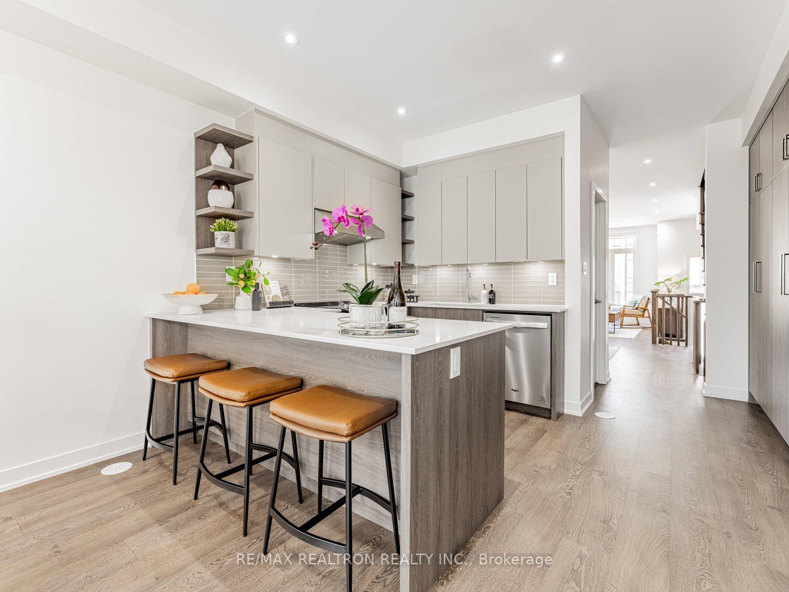 Photo 19 of 109 Green Gardens Boulevard, Toronto, Englemount-Lawrence — HOMEH