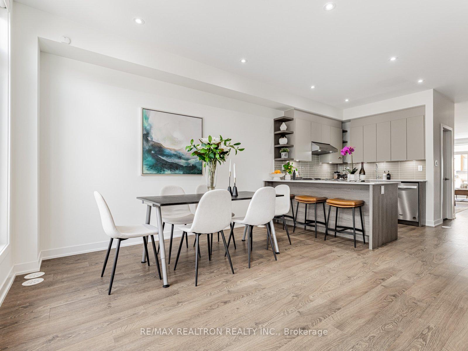 Photo 11 of 109 Green Gardens Boulevard, Toronto, Englemount-Lawrence — HOMEH