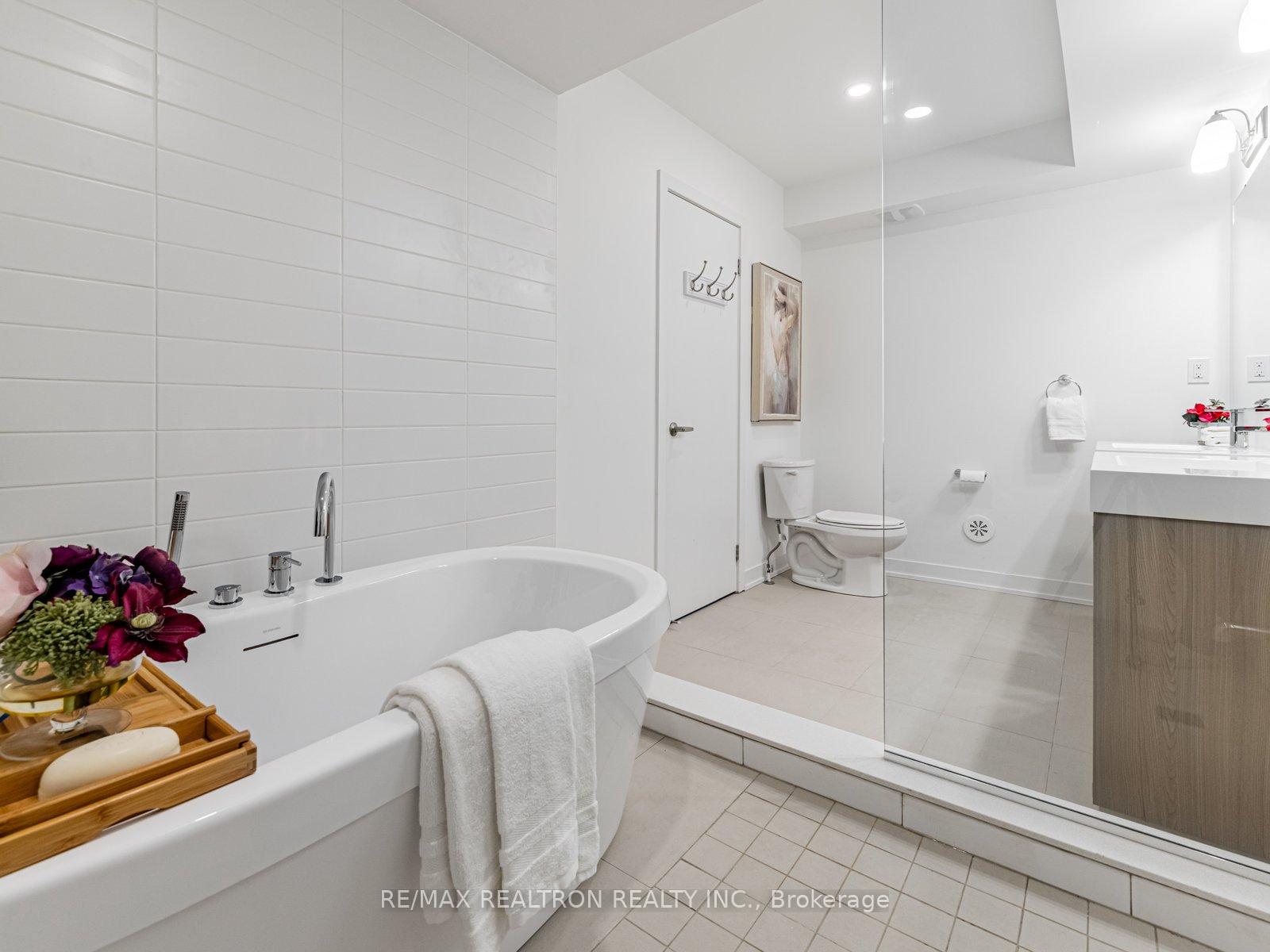 Photo 21 of 109 Green Gardens Boulevard, Toronto, Englemount-Lawrence — HOMEH