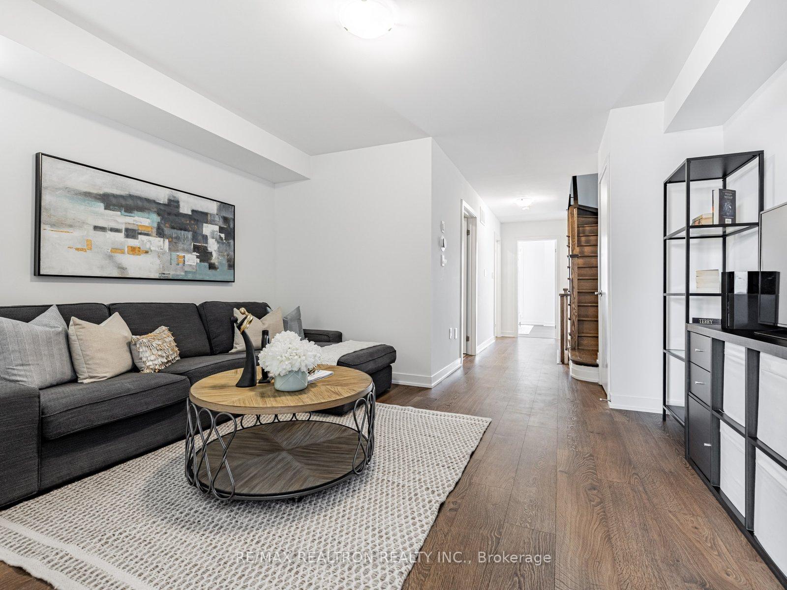 Photo 14 of 109 Green Gardens Boulevard, Toronto, Englemount-Lawrence — HOMEH