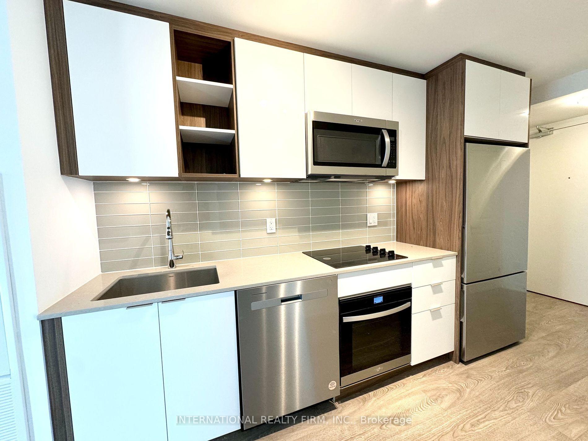 Front of Unit 733, 543 Richmond Street W