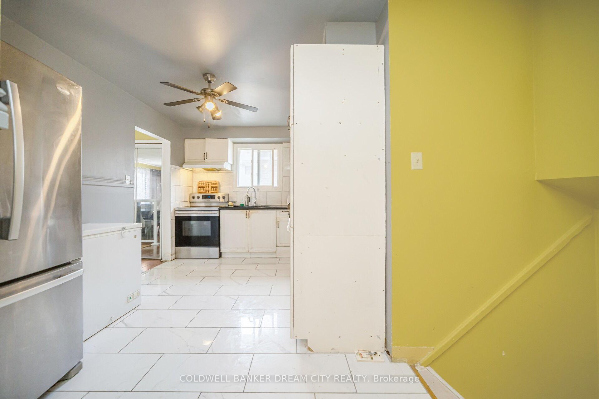Photo 5 of B - 17 Hillcrest Avenue, Brampton, Queen Street Corridor — HOMEH