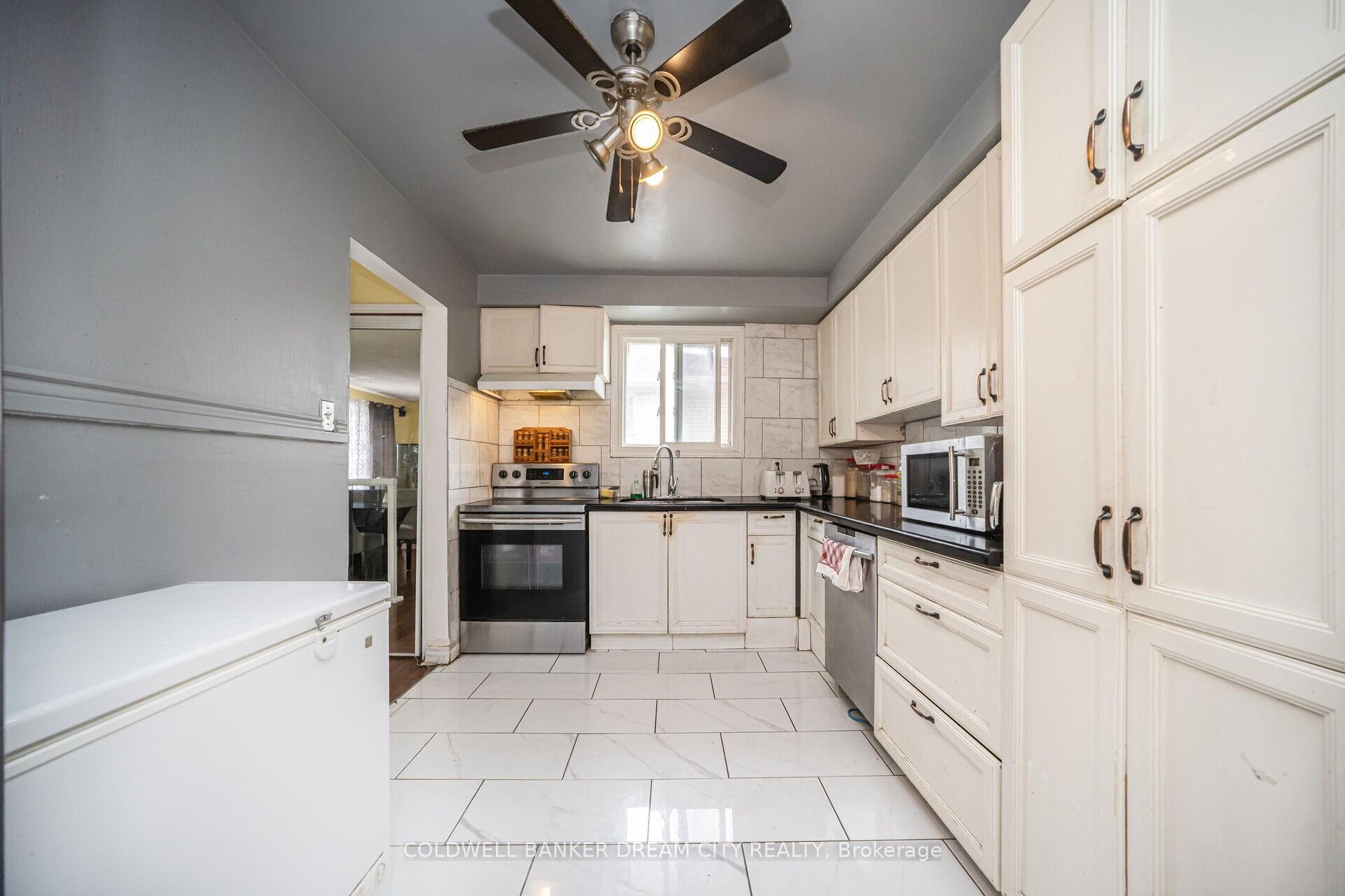 Photo 12 of B - 17 Hillcrest Avenue, Brampton, Queen Street Corridor — HOMEH