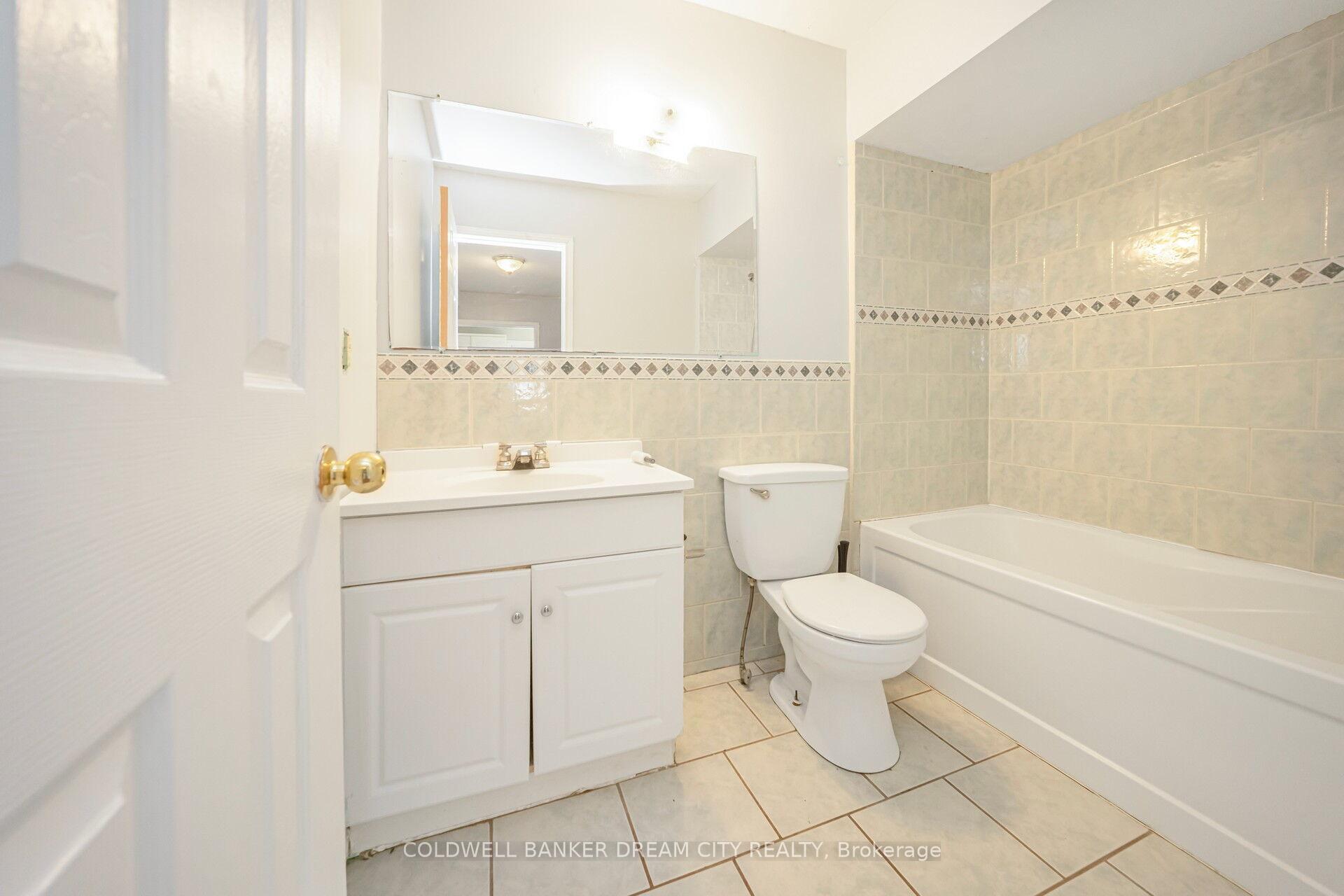 Photo 29 of B - 17 Hillcrest Avenue, Brampton, Queen Street Corridor — HOMEH