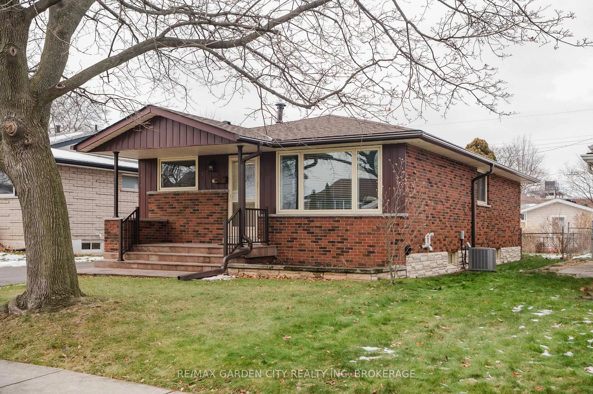 Photo 2 of 62 Loyalist Drive, Hamilton, Corman — HOMEH