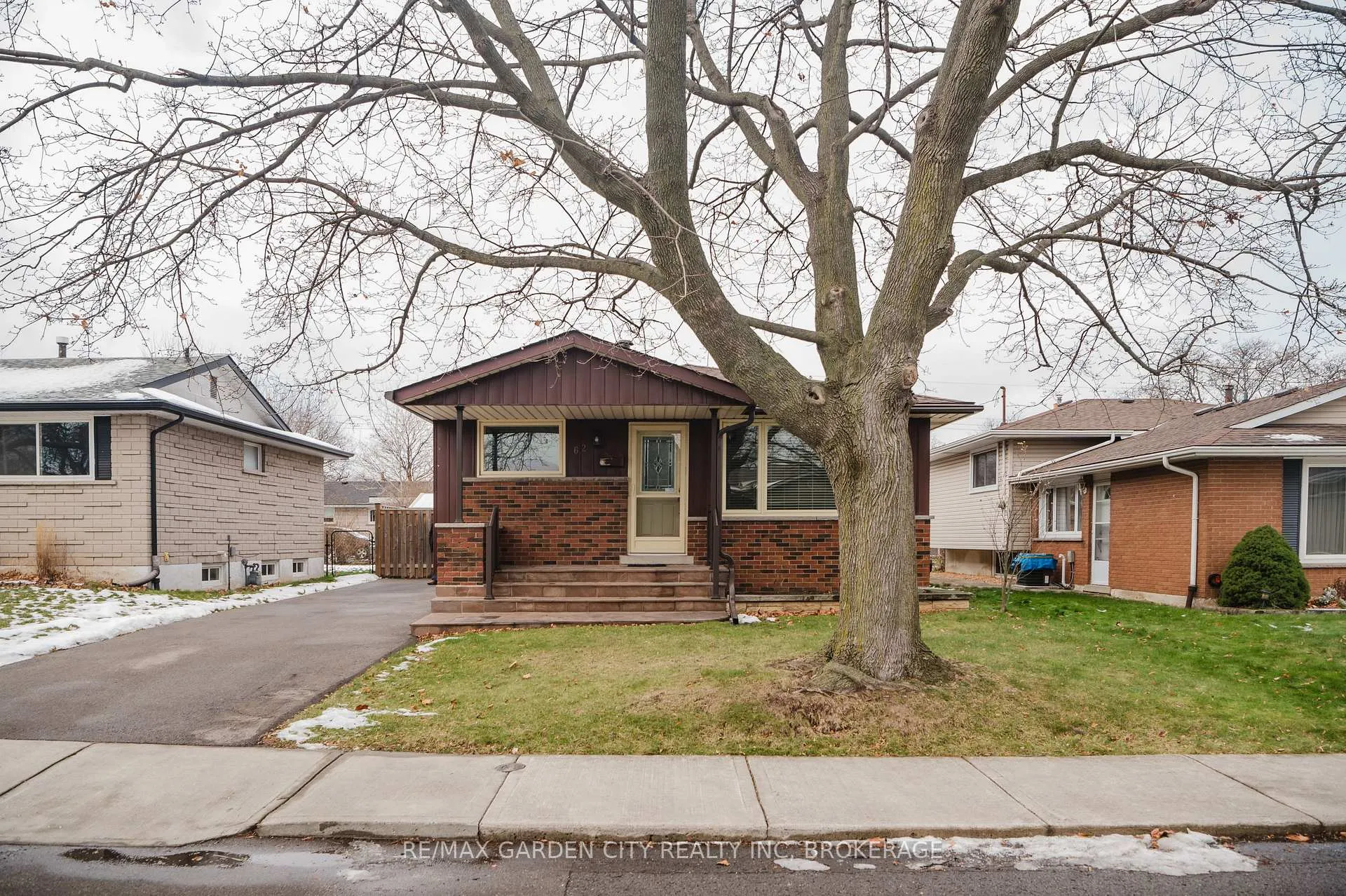 Photo 9 of 62 Loyalist Drive, Hamilton, Corman — HOMEH