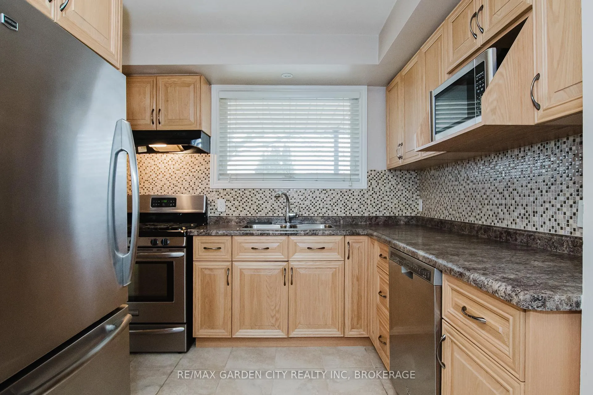 Photo 18 of 62 Loyalist Drive, Hamilton, Corman — HOMEH