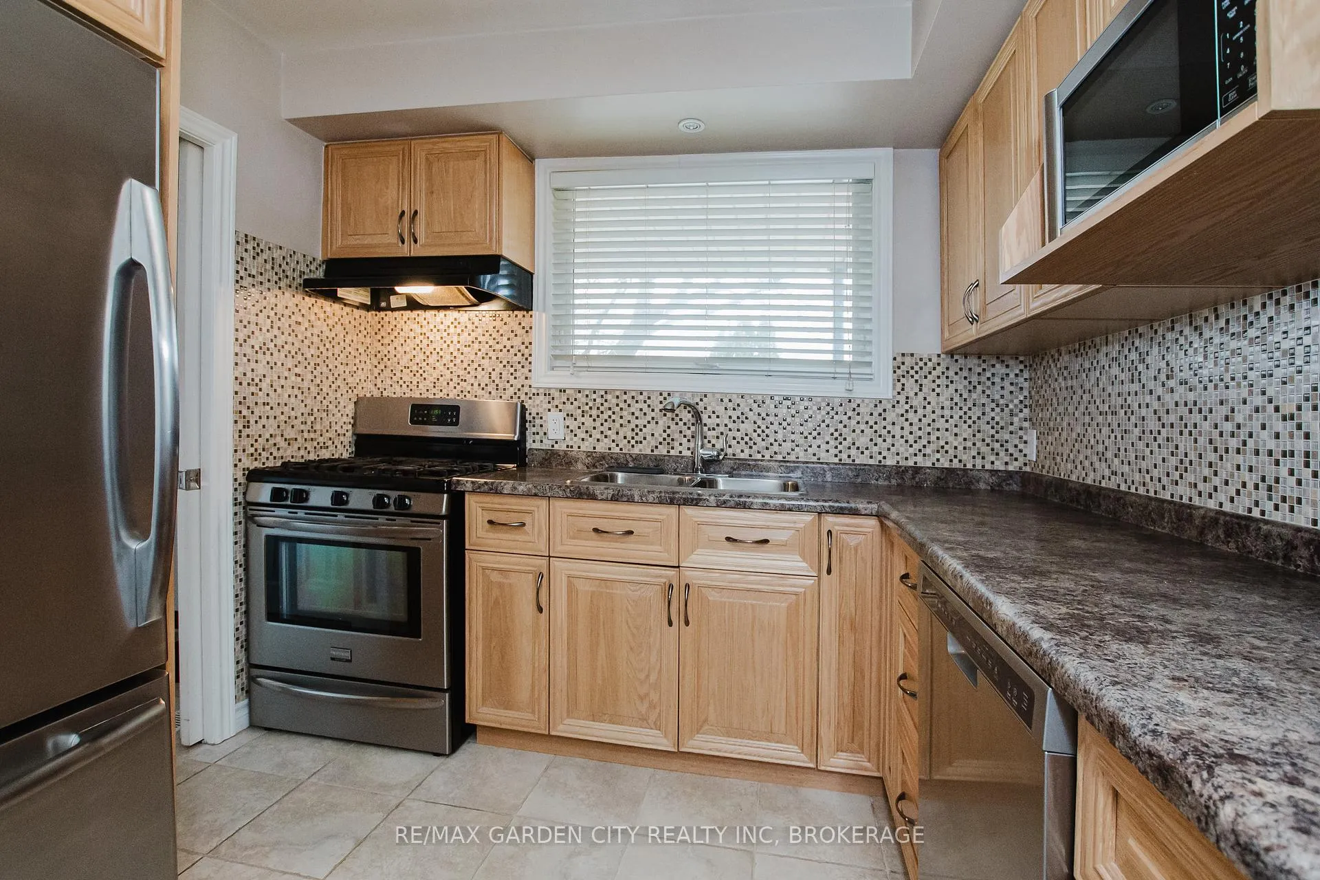 Photo 24 of 62 Loyalist Drive, Hamilton, Corman — HOMEH
