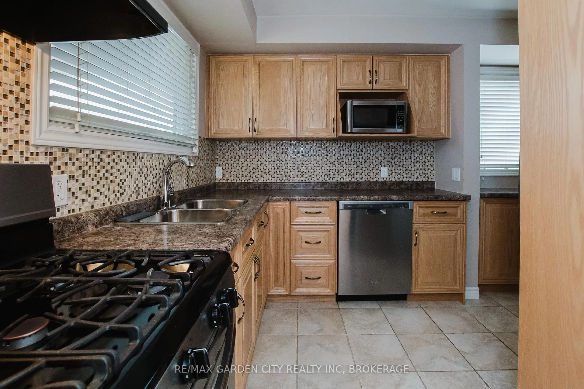Photo 25 of 62 Loyalist Drive, Hamilton, Corman — HOMEH