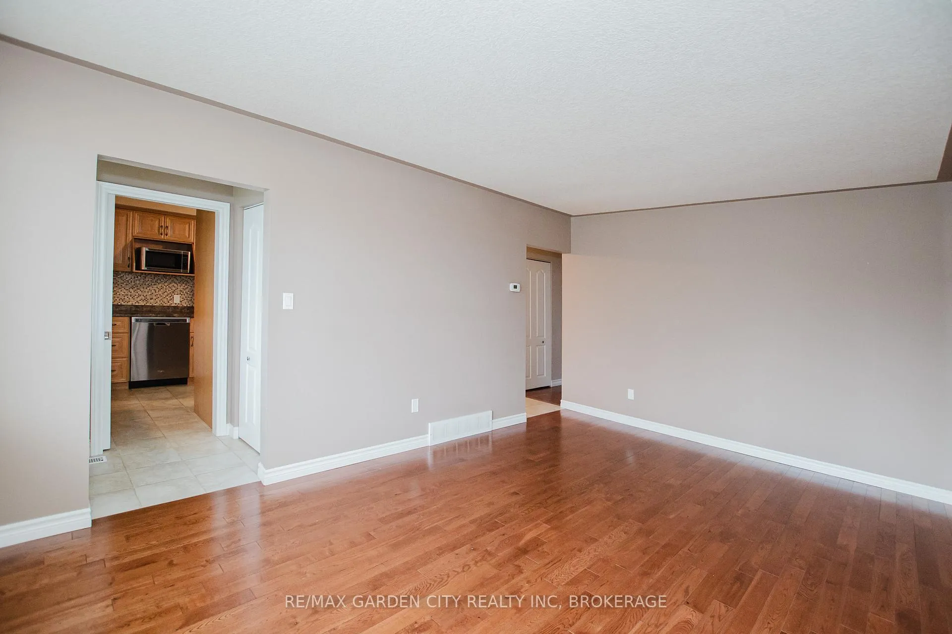 Photo 47 of 62 Loyalist Drive, Hamilton, Corman — HOMEH