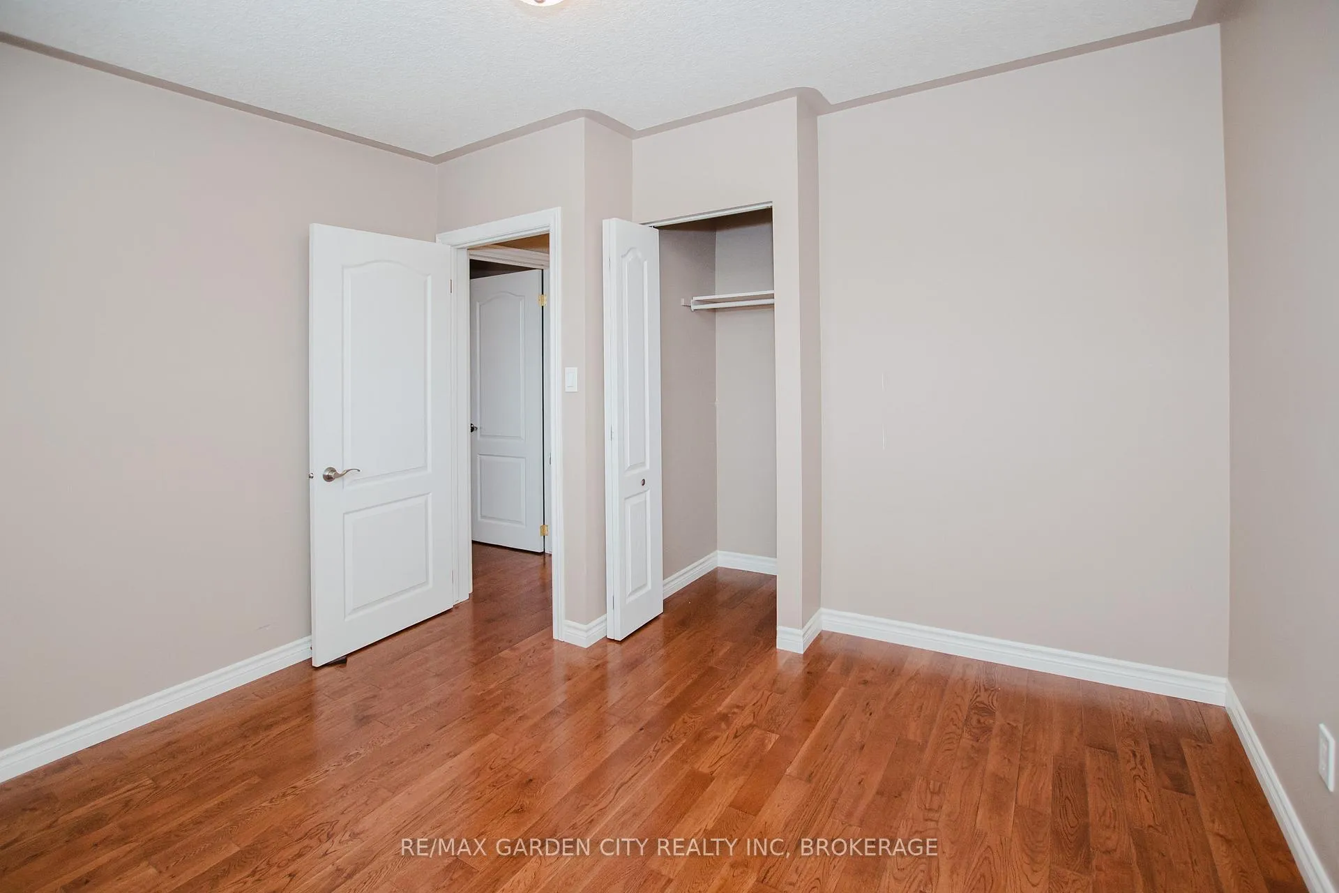 Photo 56 of 62 Loyalist Drive, Hamilton, Corman — HOMEH