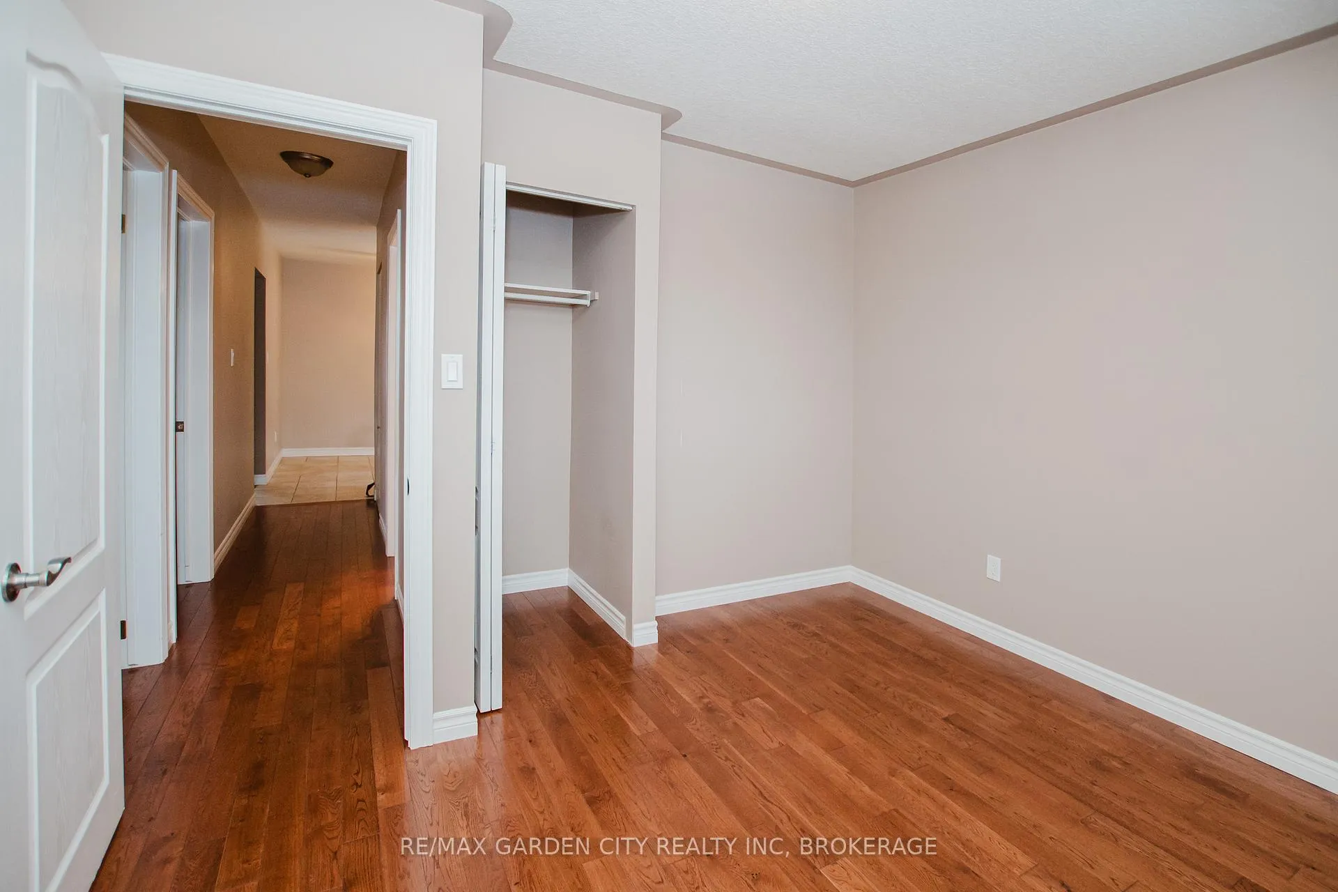 Photo 54 of 62 Loyalist Drive, Hamilton, Corman — HOMEH
