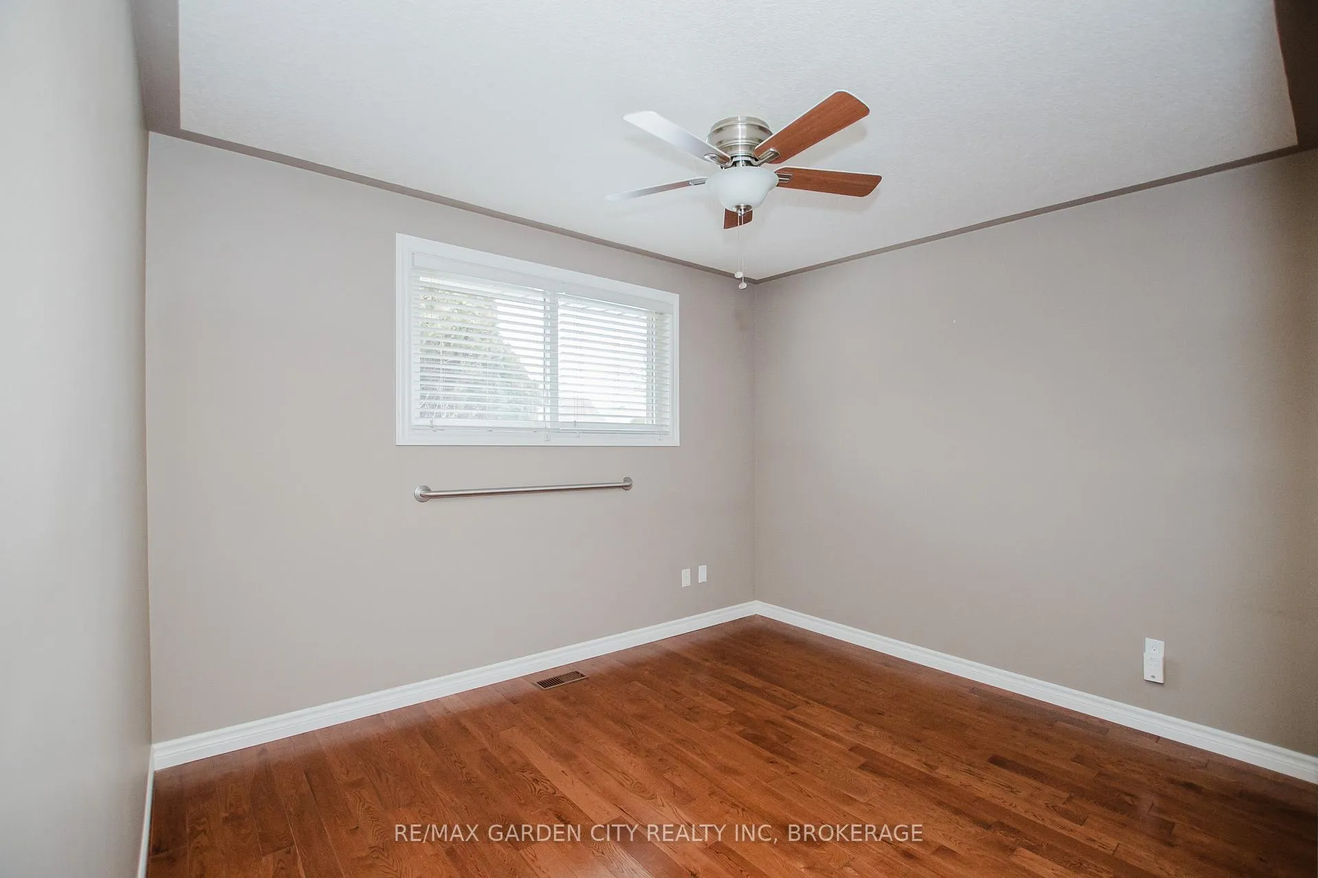 Photo 57 of 62 Loyalist Drive, Hamilton, Corman — HOMEH