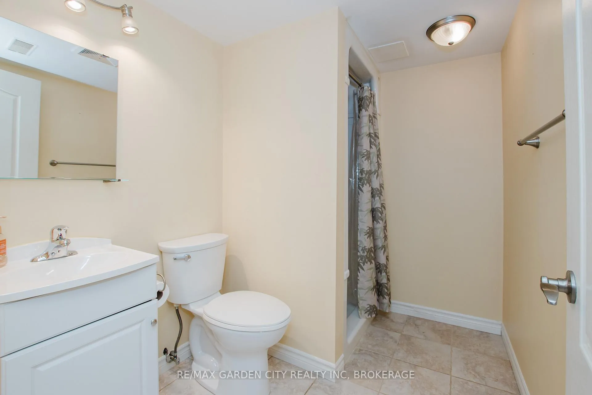 Photo 114 of 62 Loyalist Drive, Hamilton, Corman — HOMEH