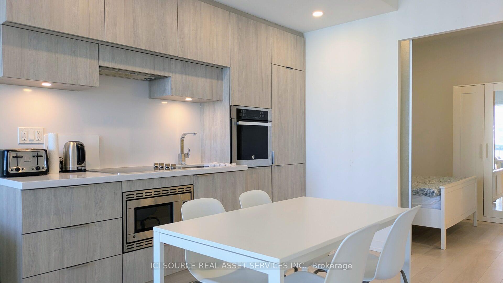 Photo 4 of Unit 3210, 39 Roehampton Avenue, Toronto, Mount Pleasant West — HOMEH