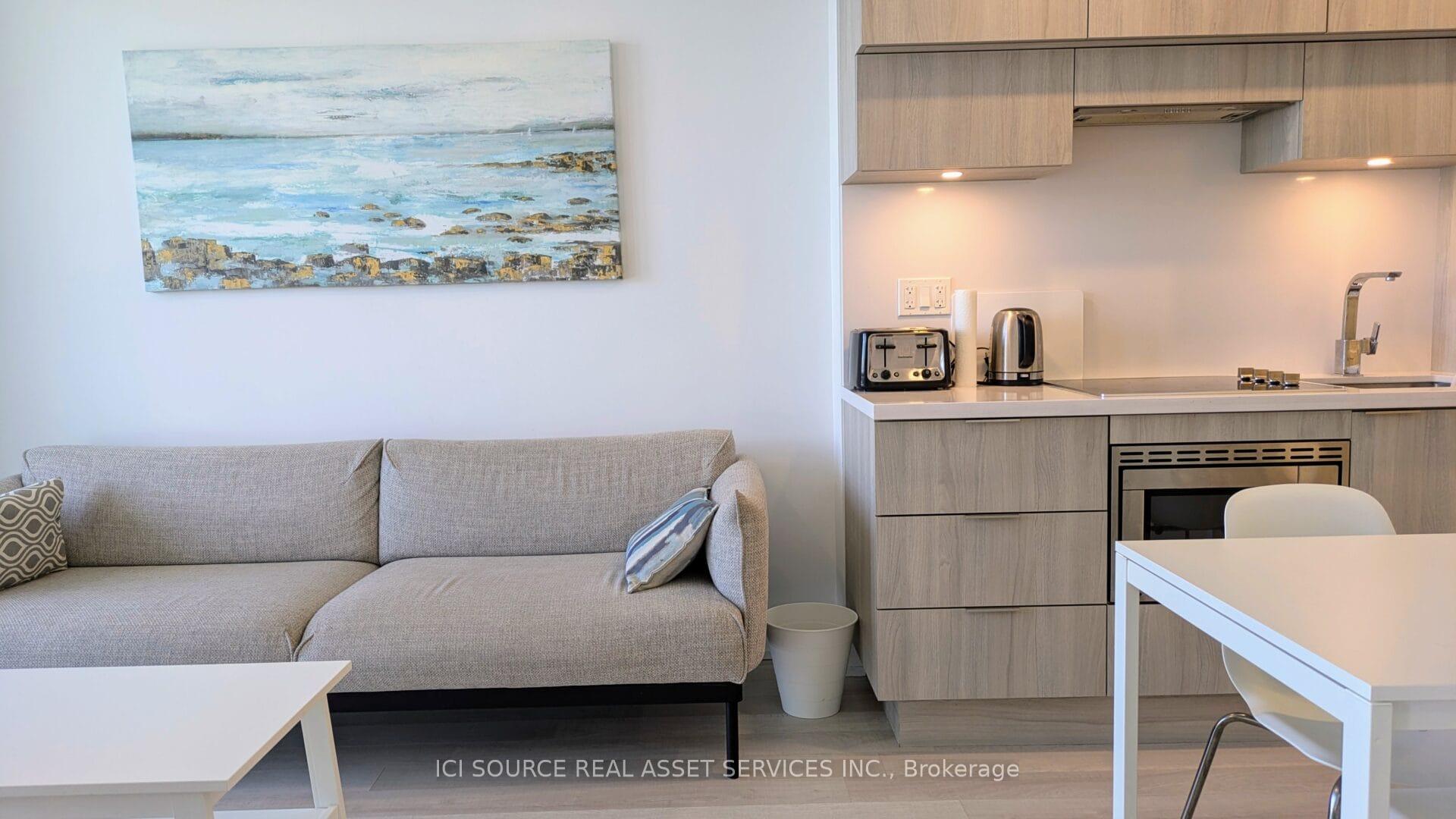Photo 3 of Unit 3210, 39 Roehampton Avenue, Toronto, Mount Pleasant West — HOMEH