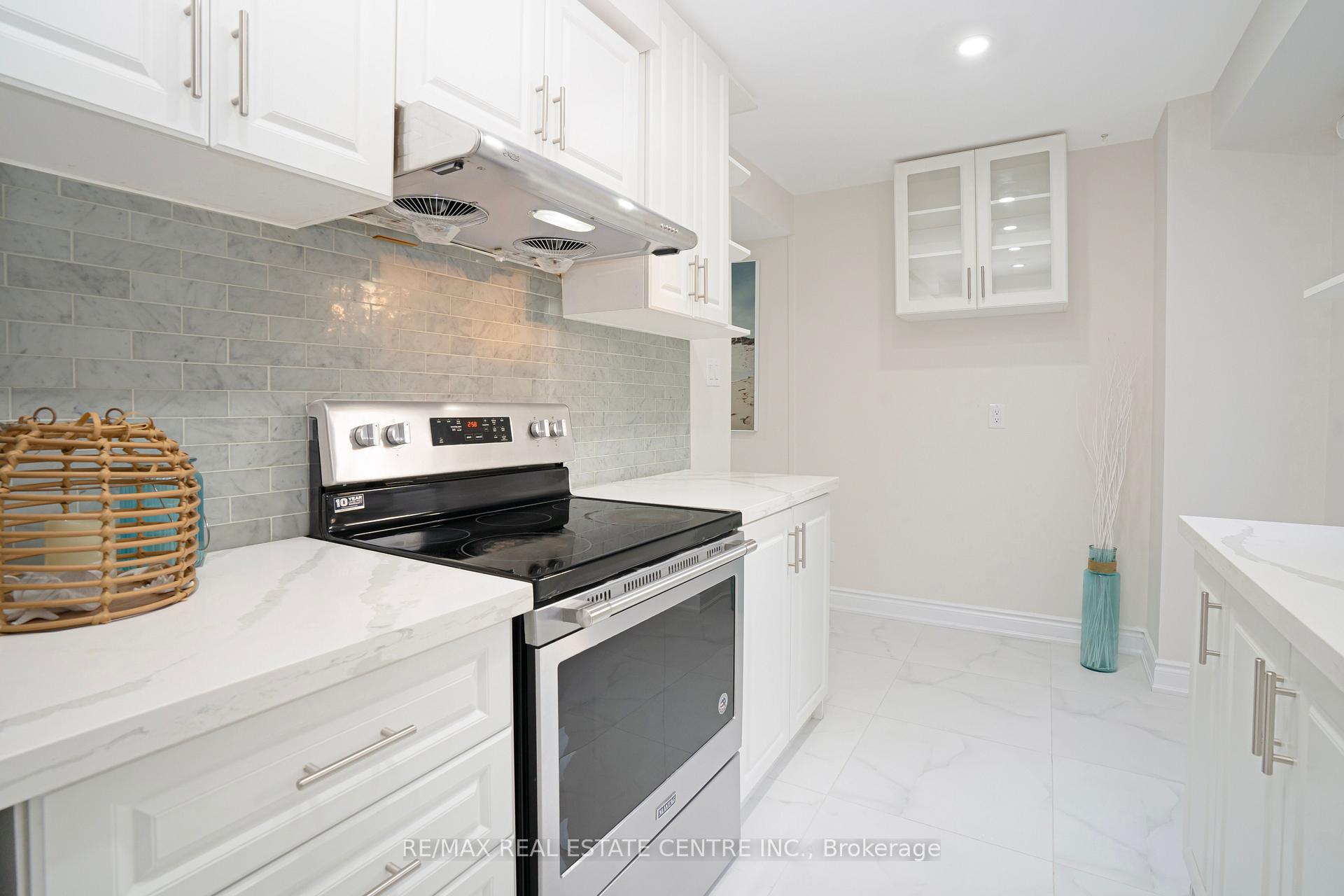 Photo 16 of 59 Cutters Crescent, Brampton, Fletcher's West — HOMEH
