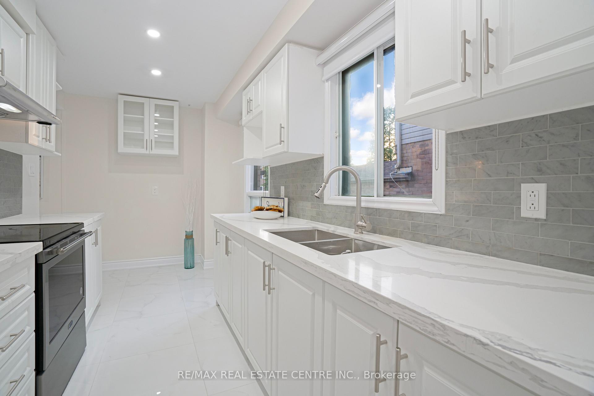 Photo 20 of 59 Cutters Crescent, Brampton, Fletcher's West — HOMEH