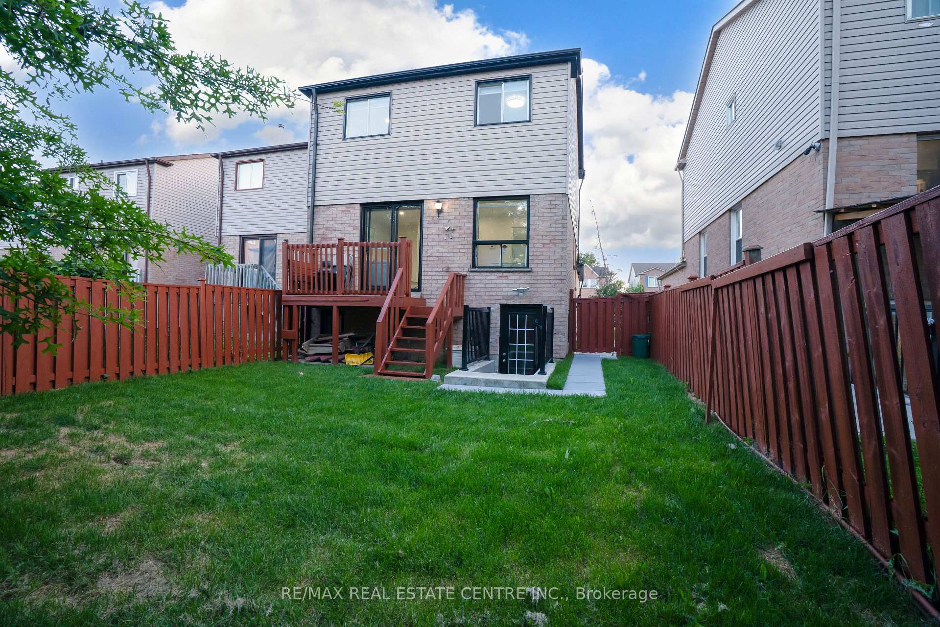 Photo 39 of 59 Cutters Crescent, Brampton, Fletcher's West — HOMEH