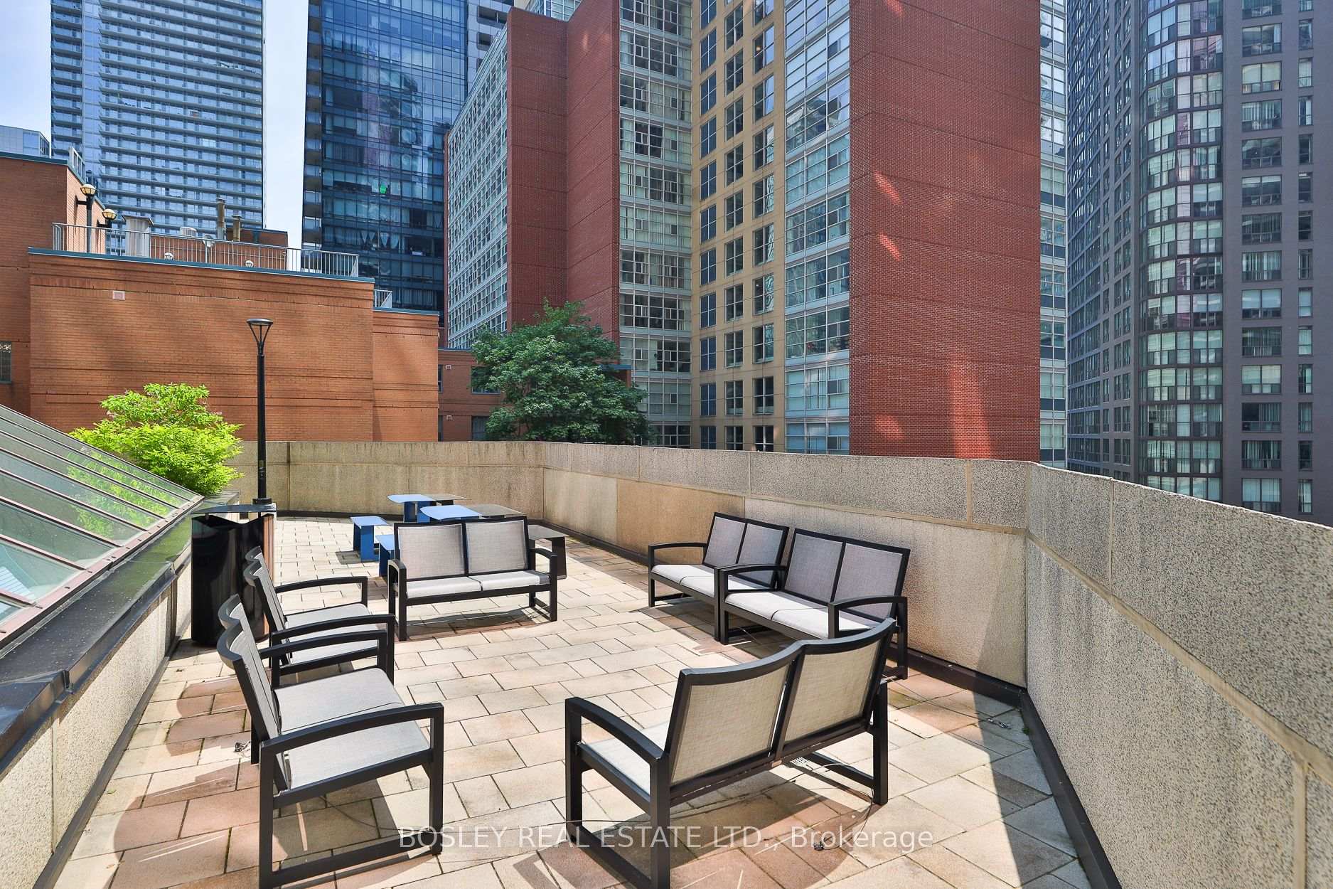 Photo 12 of Unit 1812, 1001 Bay Street, Toronto, Bay Street Corridor — HOMEH
