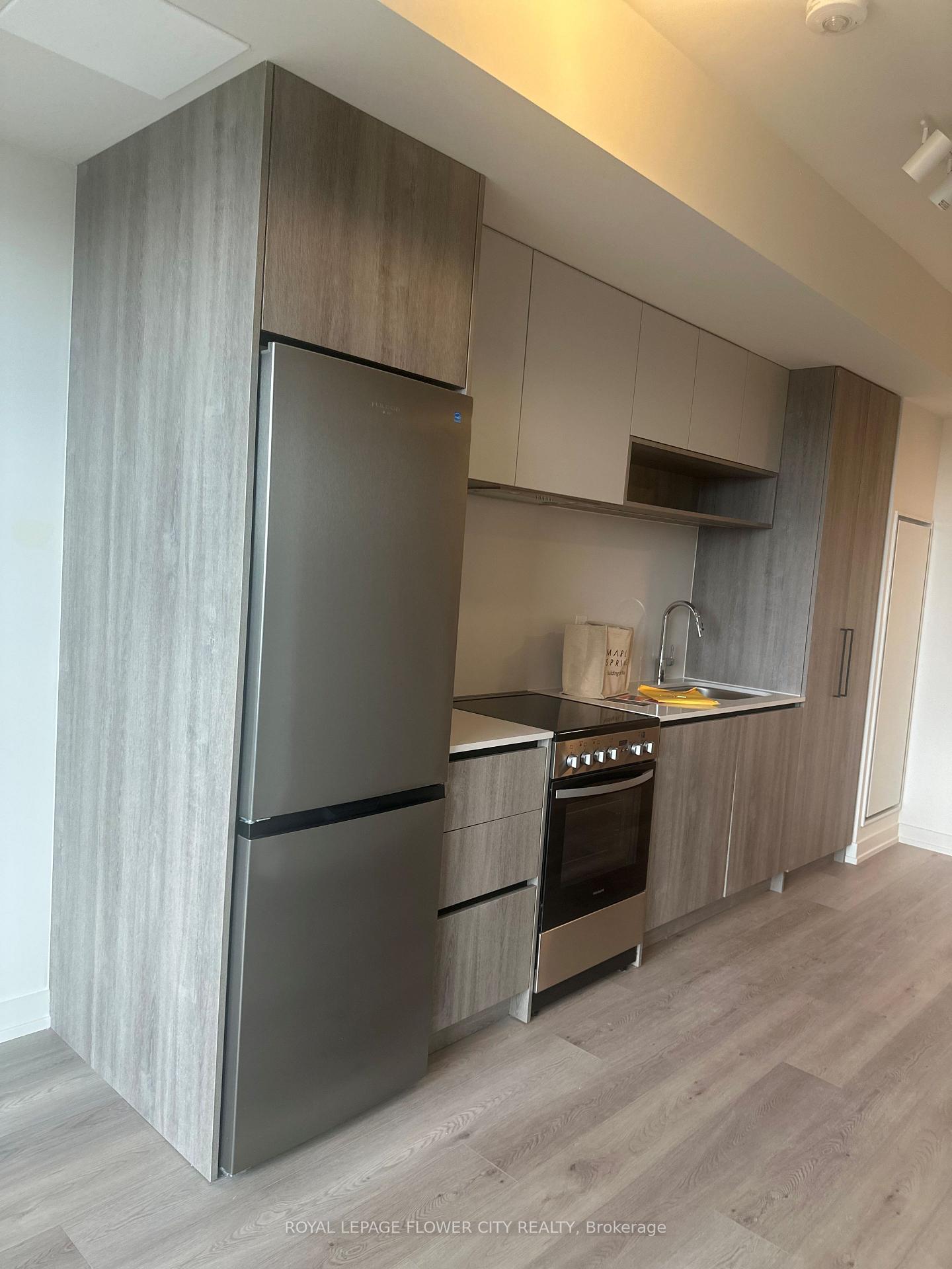 Photo 10 of Unit 903, 181 Sterling Road, Toronto, Dufferin Grove — HOMEH