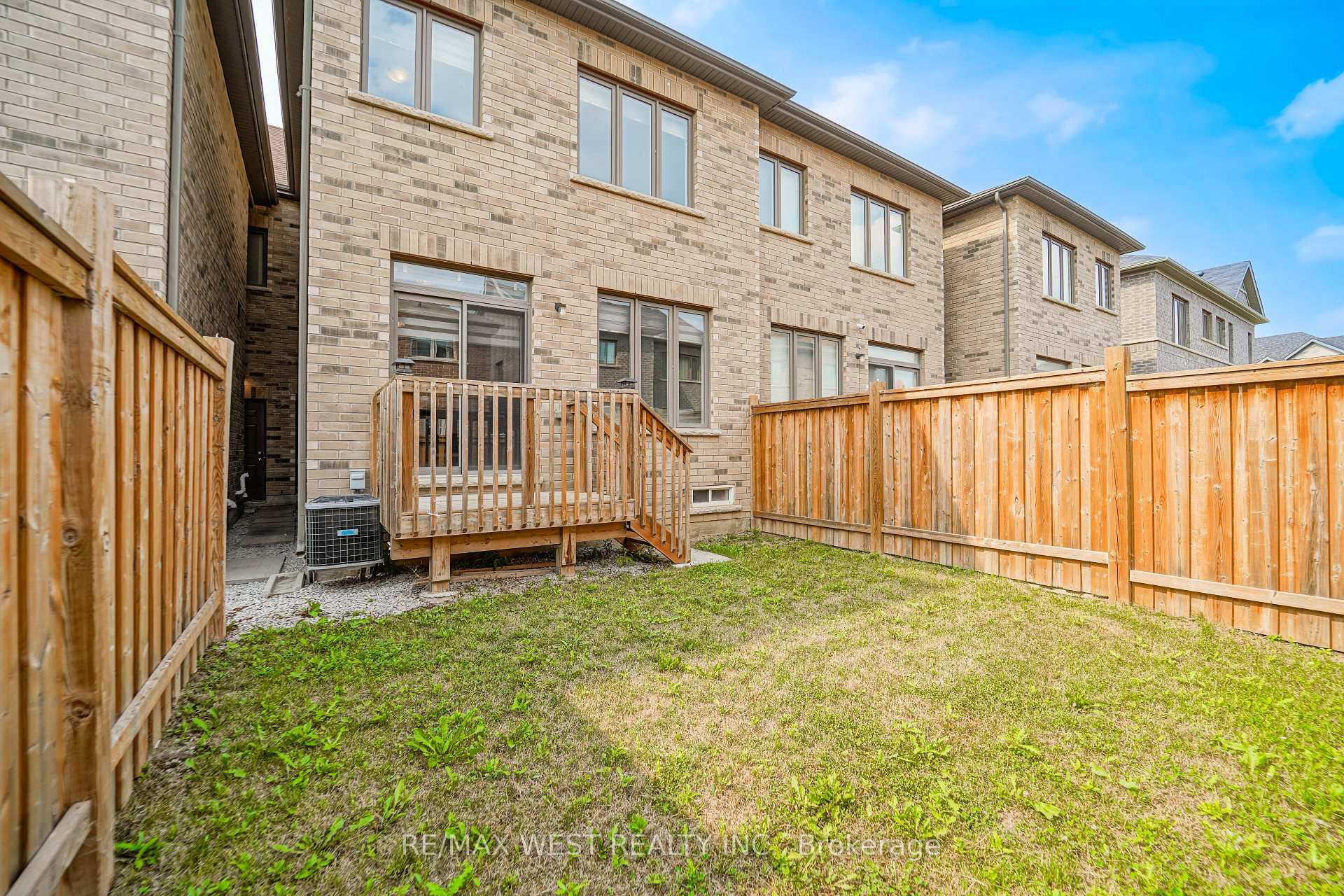 Photo 9 of 12 Adventura Road, Brampton, Northwest Brampton — HOMEH