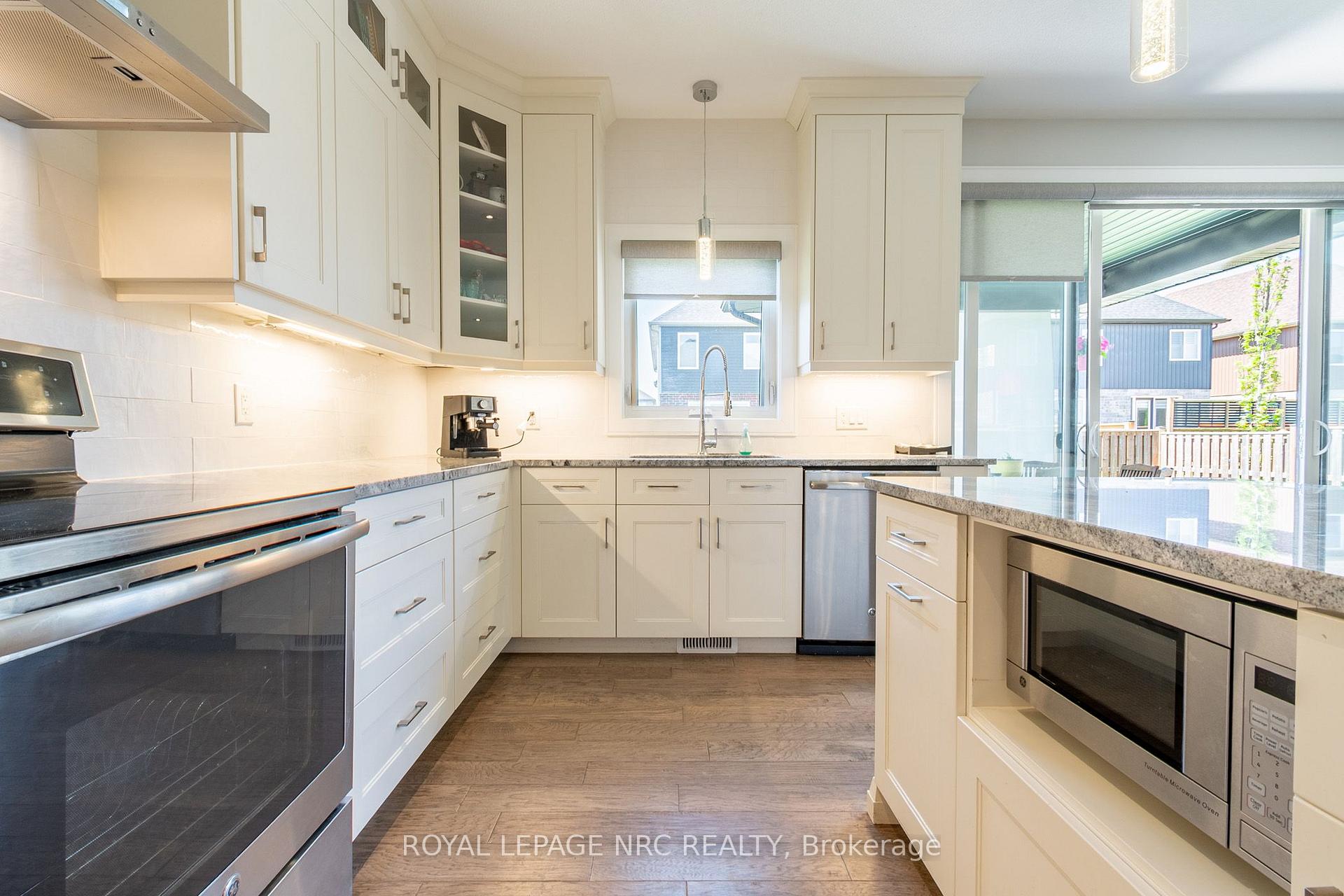 Photo 9 of 126 Lametti Drive, Pelham, Fonthill — HOMEH