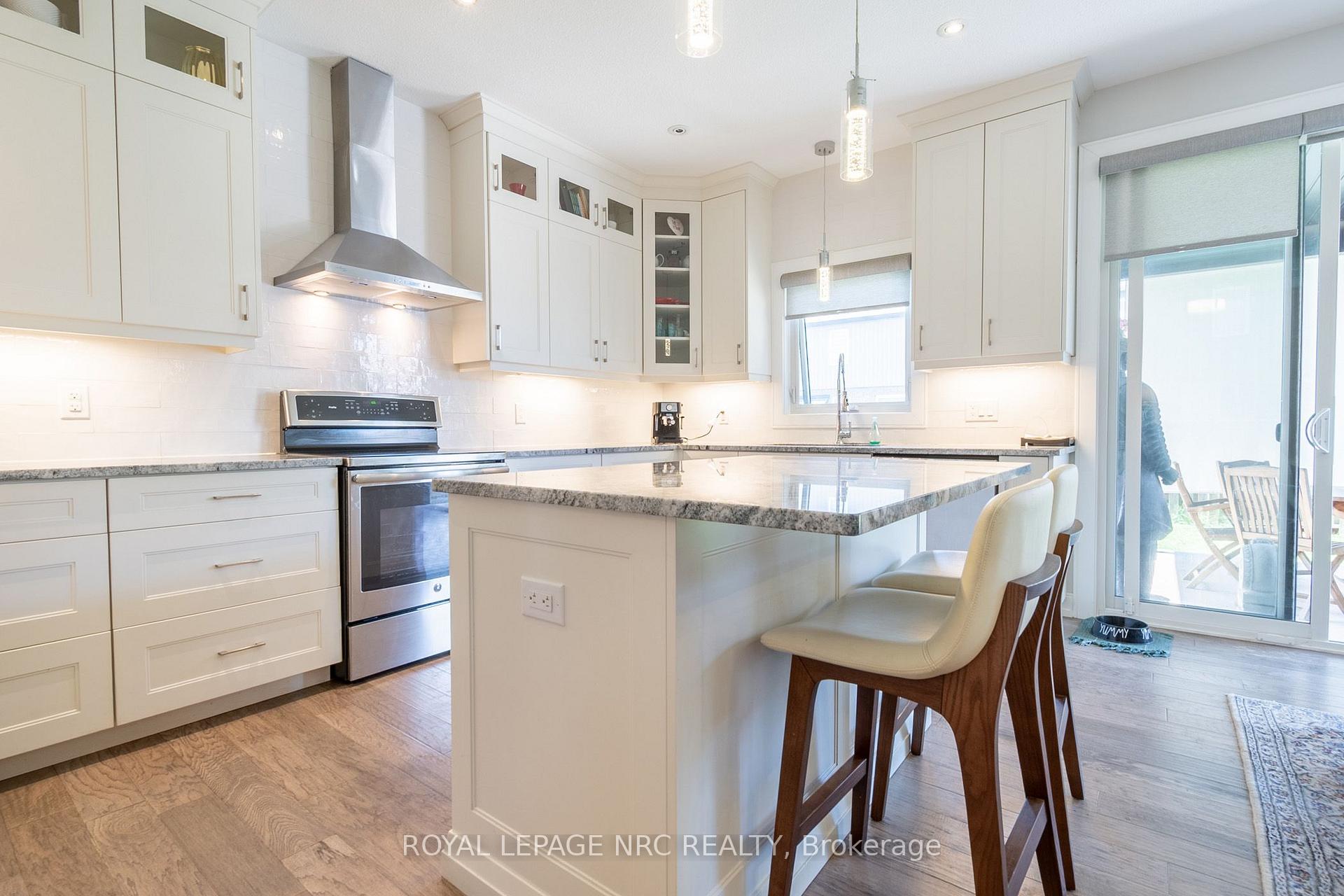 Photo 3 of 126 Lametti Drive, Pelham, Fonthill — HOMEH