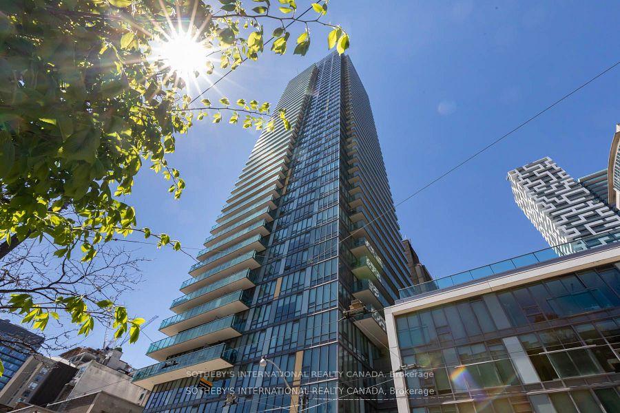 Front of Unit 2509, 33 Lombard Street
