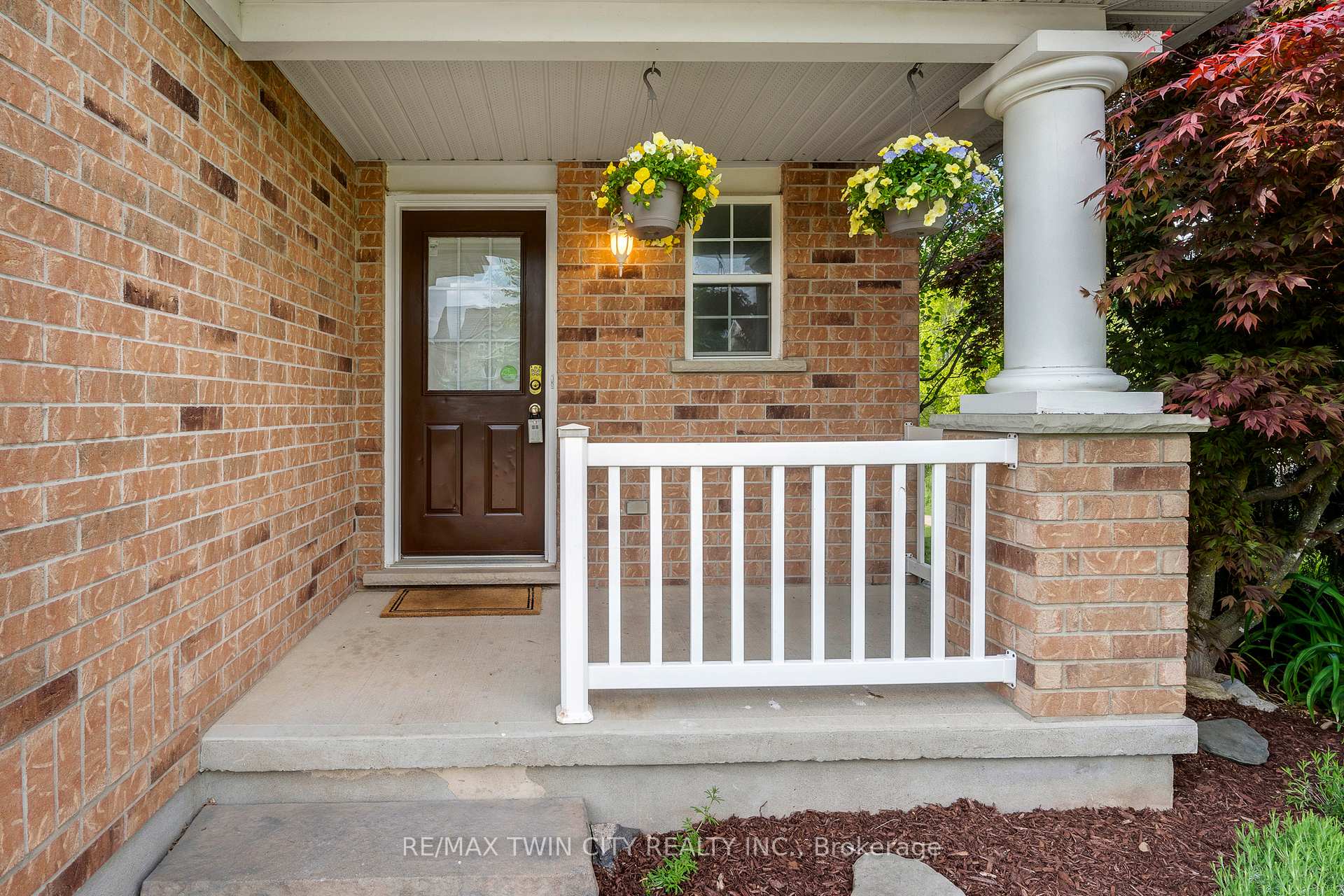 Photo 3 of 195 Pineland Court, Waterloo — HOMEH