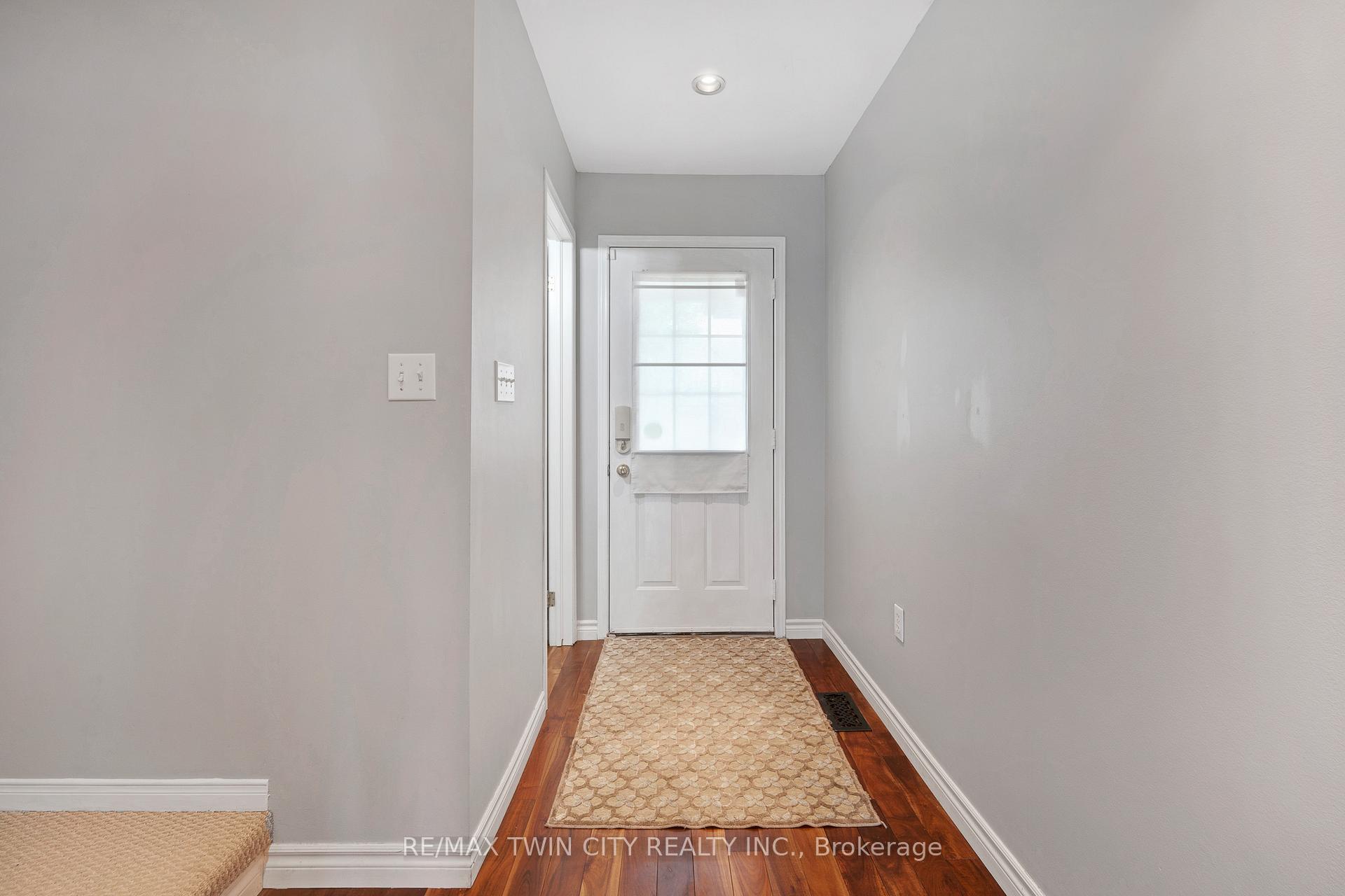 Photo 4 of 195 Pineland Court, Waterloo — HOMEH