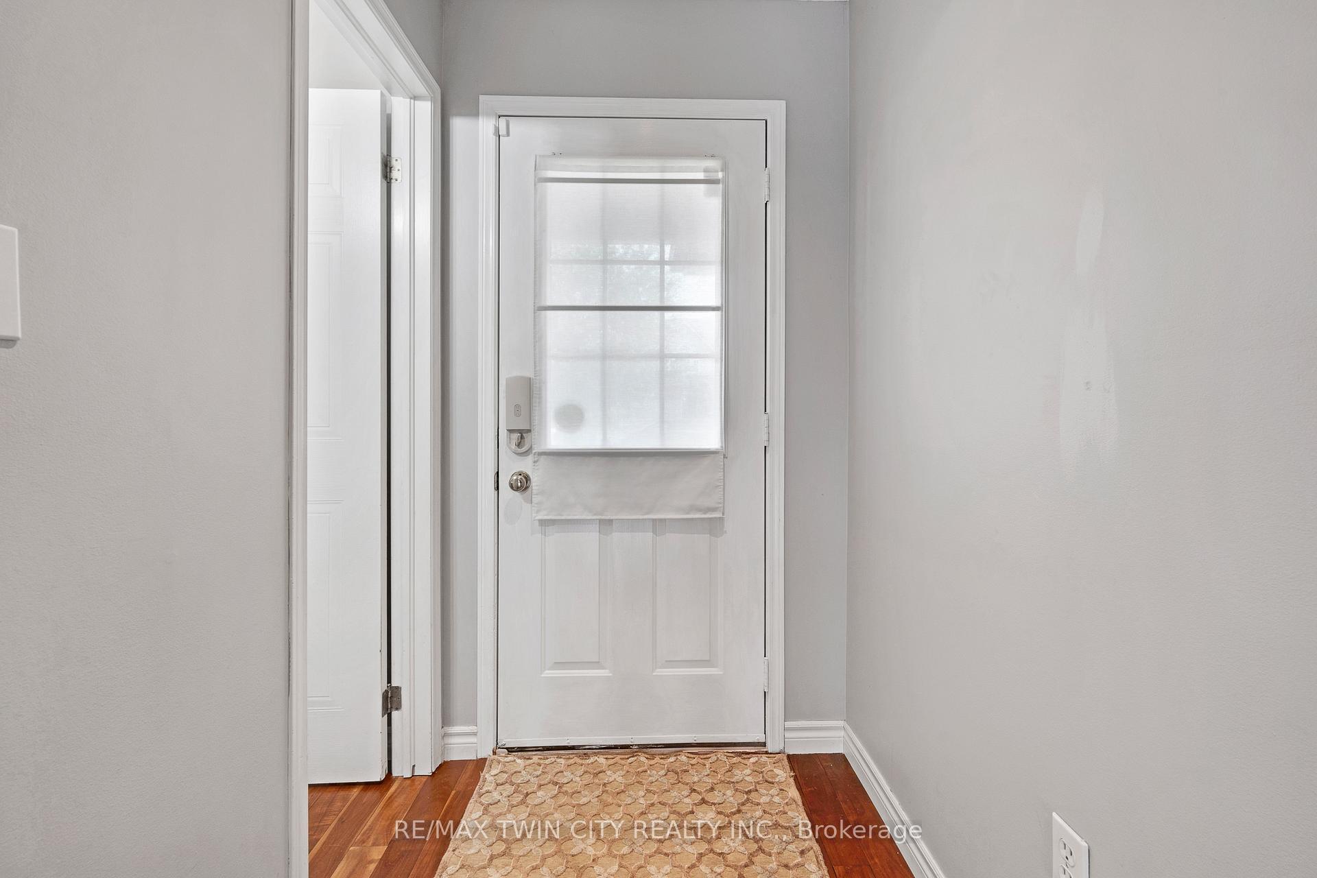 Photo 2 of 195 Pineland Court, Waterloo — HOMEH