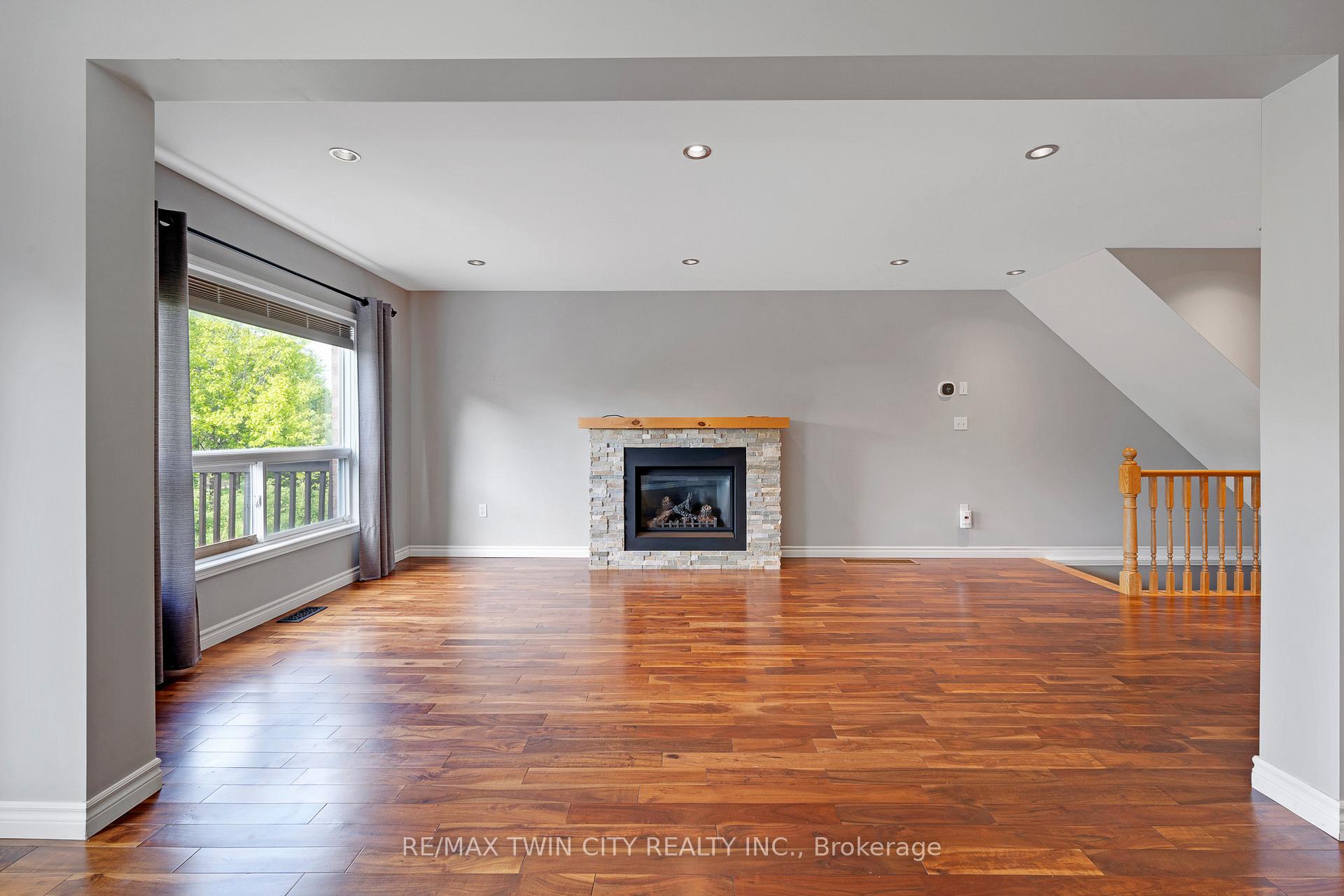 Photo 6 of 195 Pineland Court, Waterloo — HOMEH
