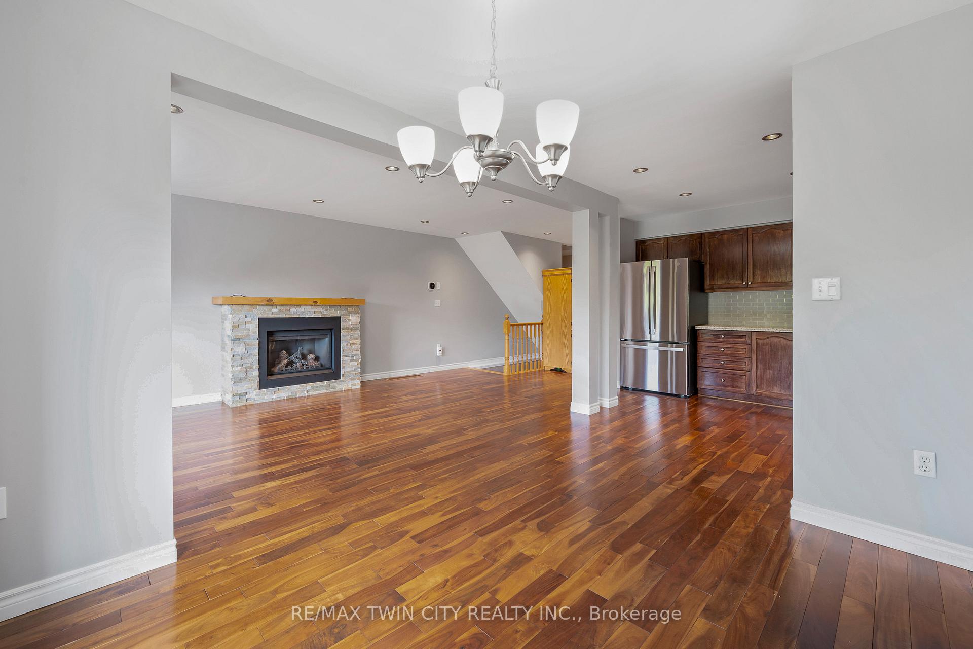 Photo 5 of 195 Pineland Court, Waterloo — HOMEH