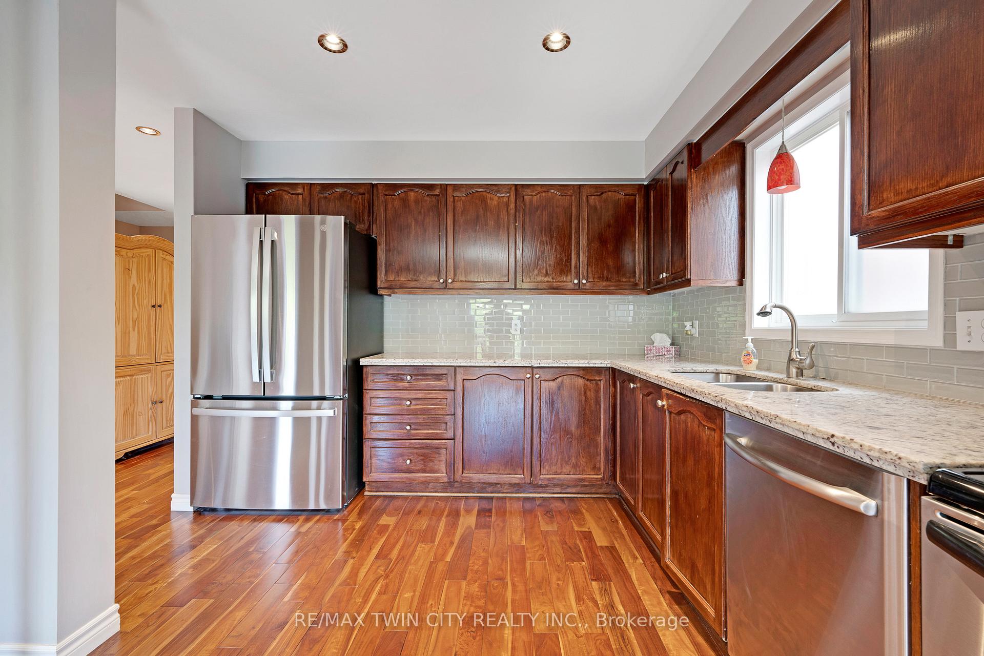 Photo 8 of 195 Pineland Court, Waterloo — HOMEH