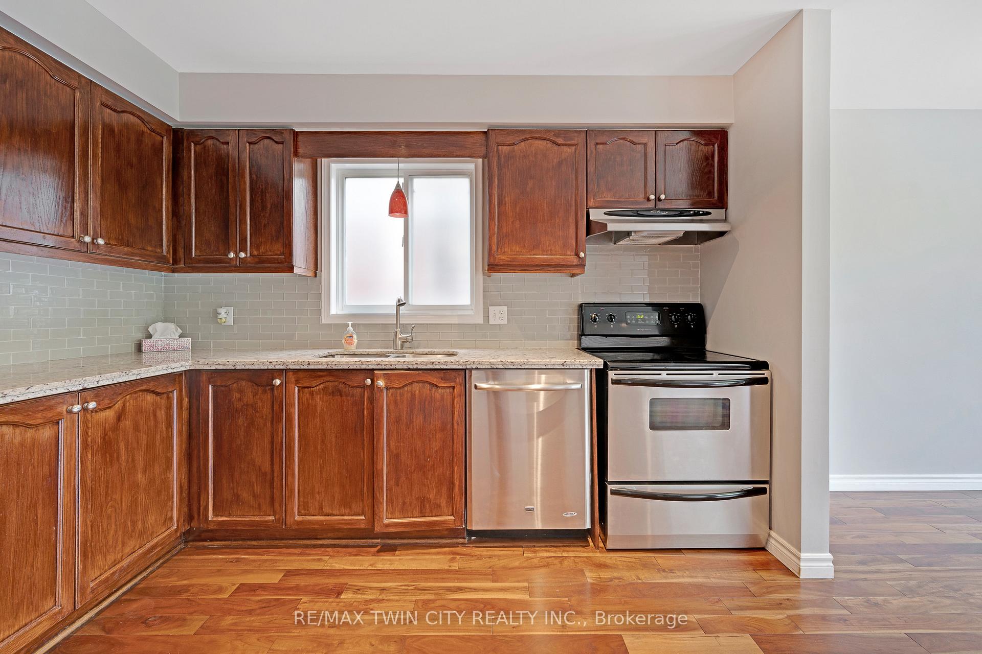 Photo 15 of 195 Pineland Court, Waterloo — HOMEH